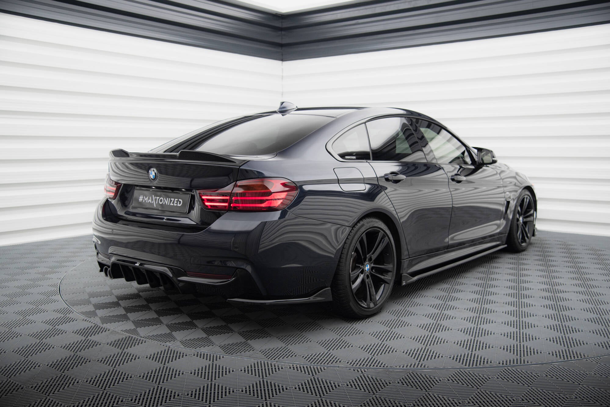 Maxton Design Heck Ansatz Flaps Diffusor V.1 passend für BMW 4er Gran Coupe M-Paket F36 schwarz Hochglanz