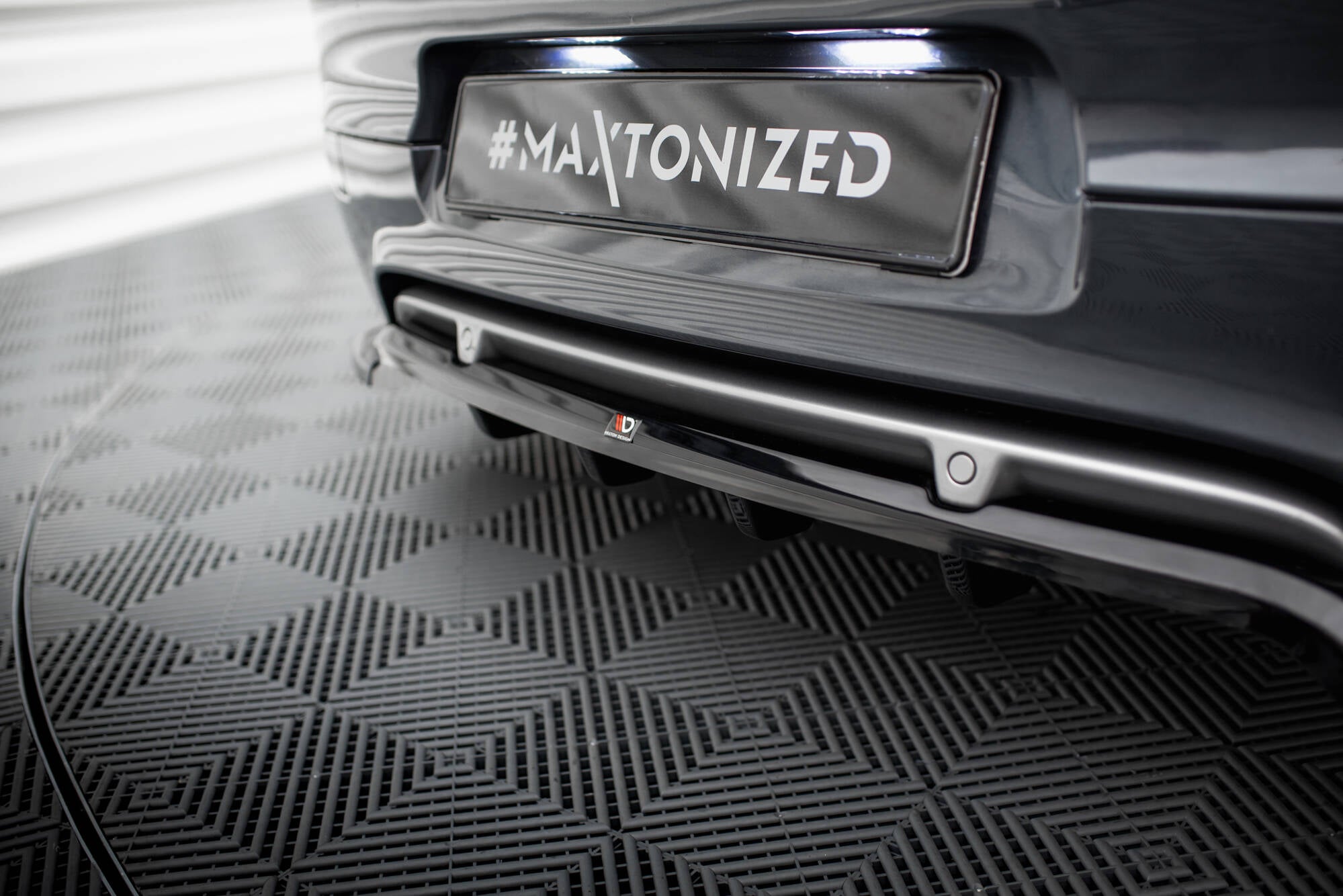 Maxton Design Street+ Mittlerer Diffusor RACE passend für Renault Megane GT MK3 Facelift schwarz Hochglanz