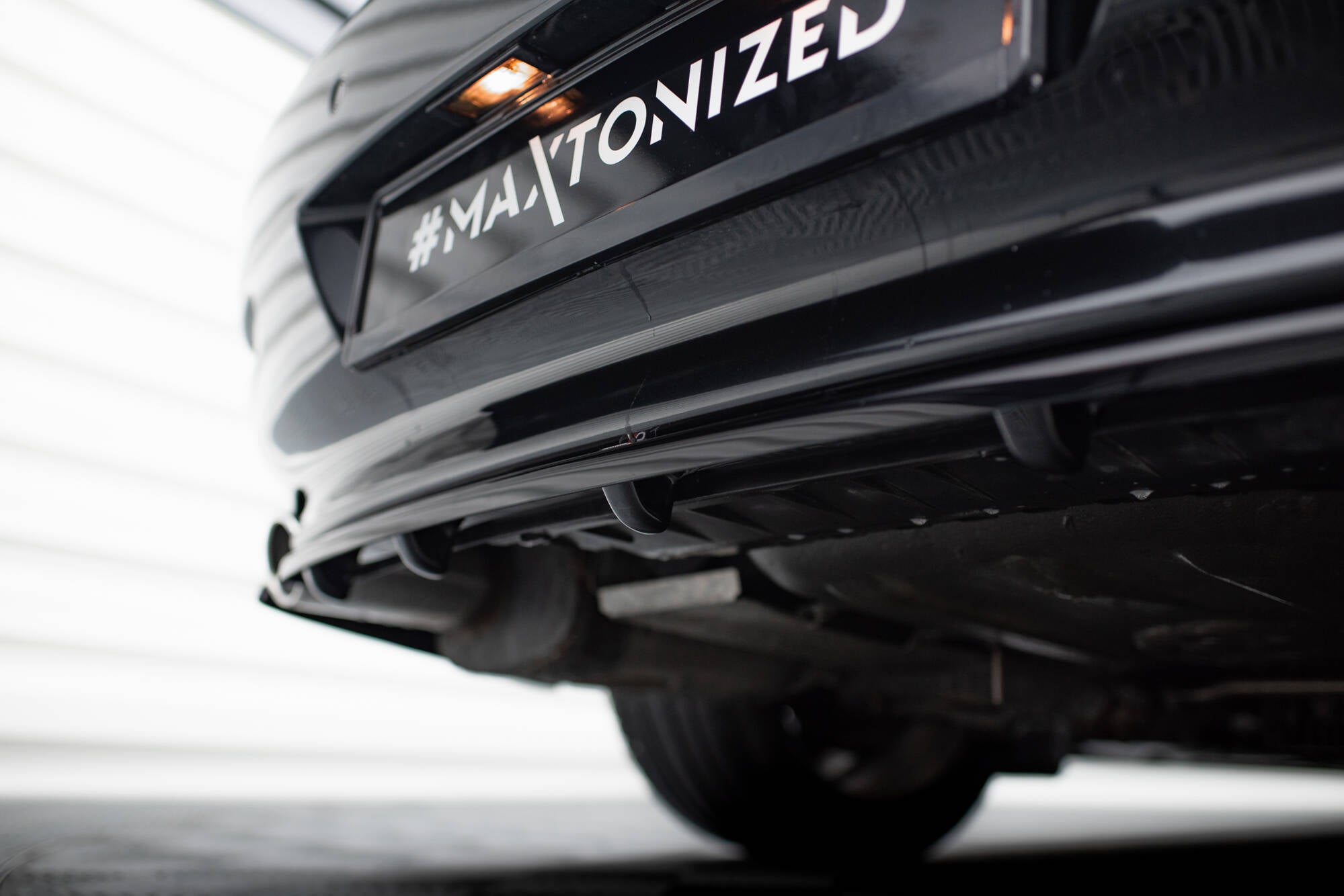Maxton Design Street+ Mittlerer Diffusor RACE passend für BMW 6er Coupe / Cabrio E63 / E64 schwarz Hochglanz