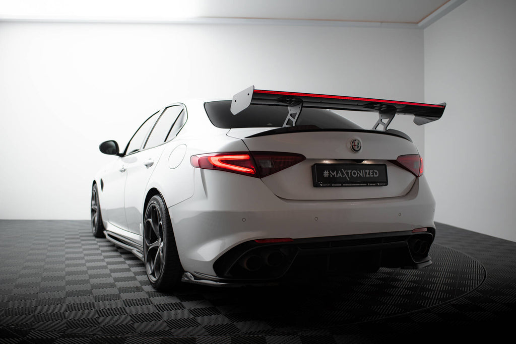 Maxton Design Carbon Spoiler + LED Alfa Romeo Giulia Quadrifoglio für Alfa Romeo Giulia Quadrifoglio
