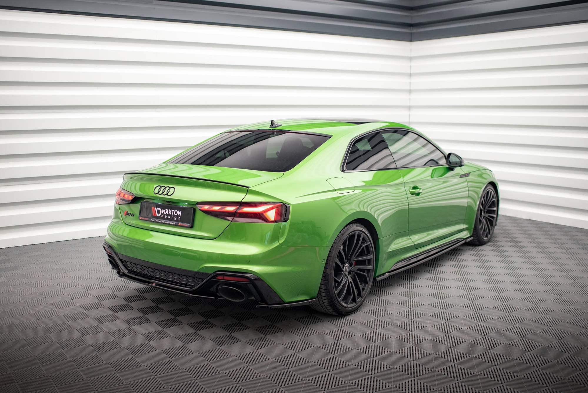 Maxton Design Mittlerer Diffusor Heck Ansatz für Audi RS5 F5 Facelift schwarz matt
