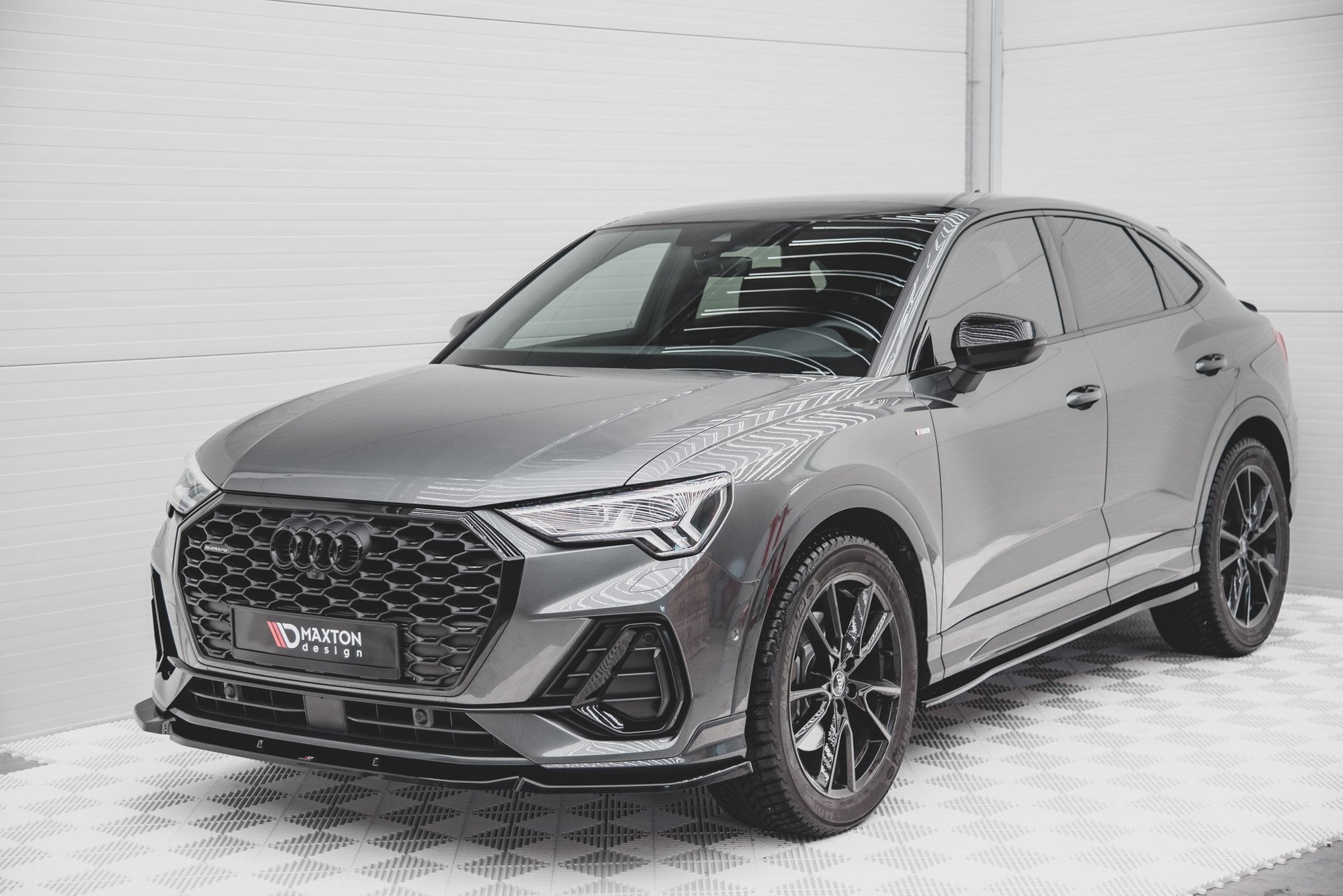 Maxton Design Street+ Spoilerlippe Front Ansatz V.1 passend für Audi Q3 Sportback / SUV S-Line F3 schwarz Hochglanz