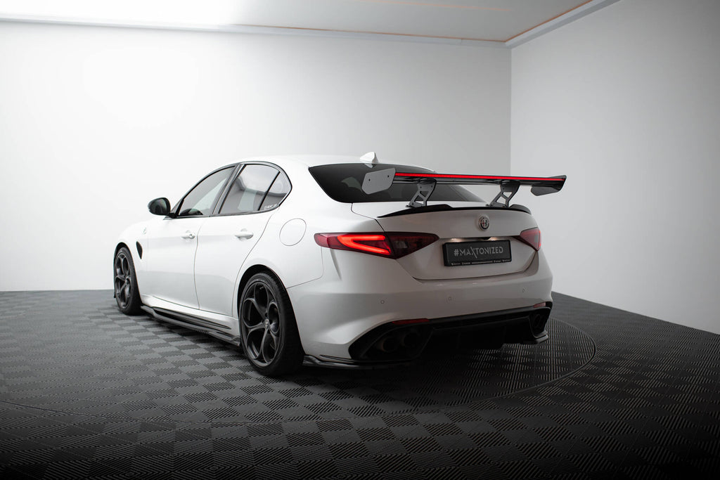 Maxton Design Carbon Spoiler + LED Alfa Romeo Giulia Quadrifoglio für Alfa Romeo Giulia Quadrifoglio