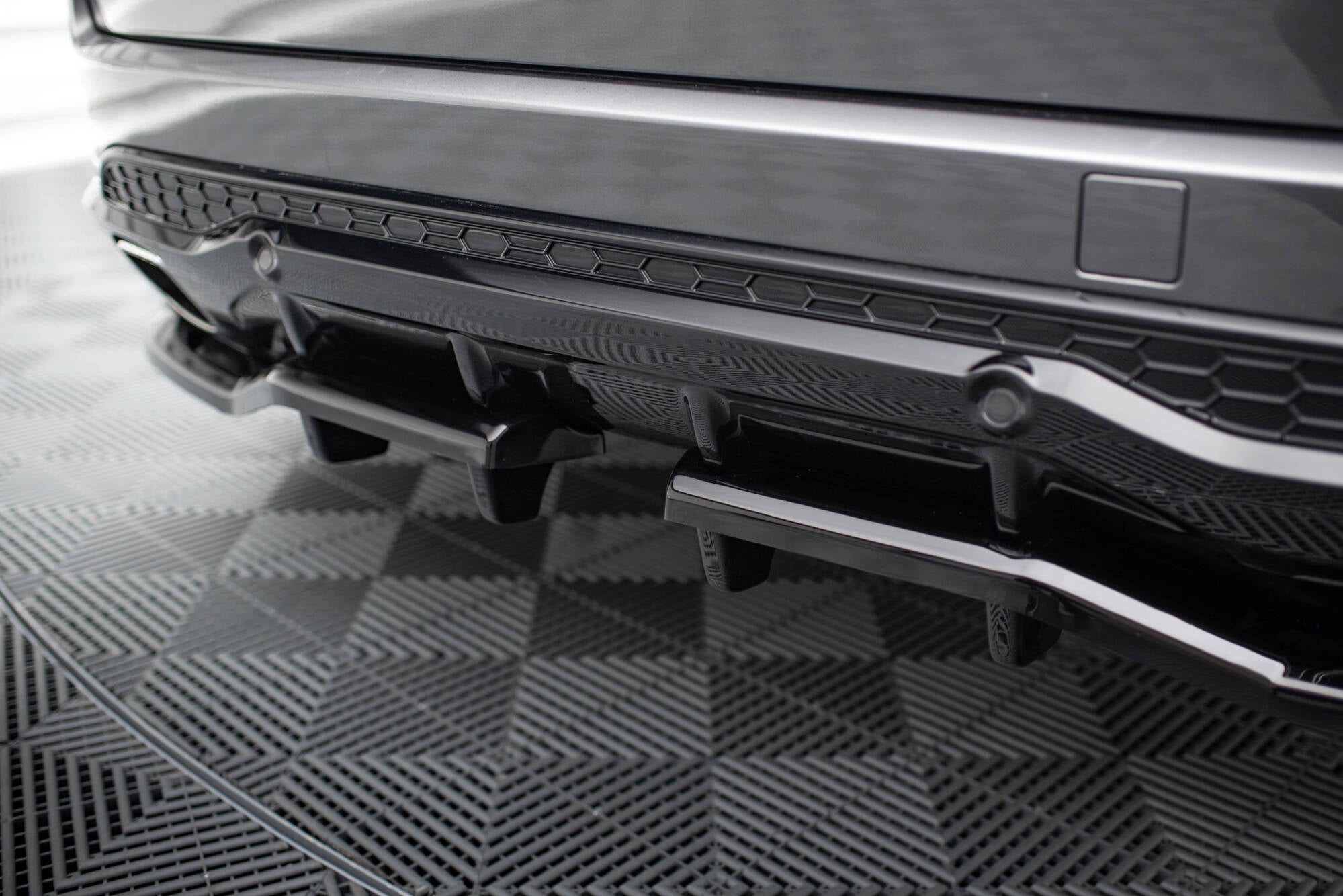 Maxton Design Street+ Mittlerer Diffusor RACE passend für Ford S-Max ST-Line Mk2 Facelift schwarz Hochglanz
