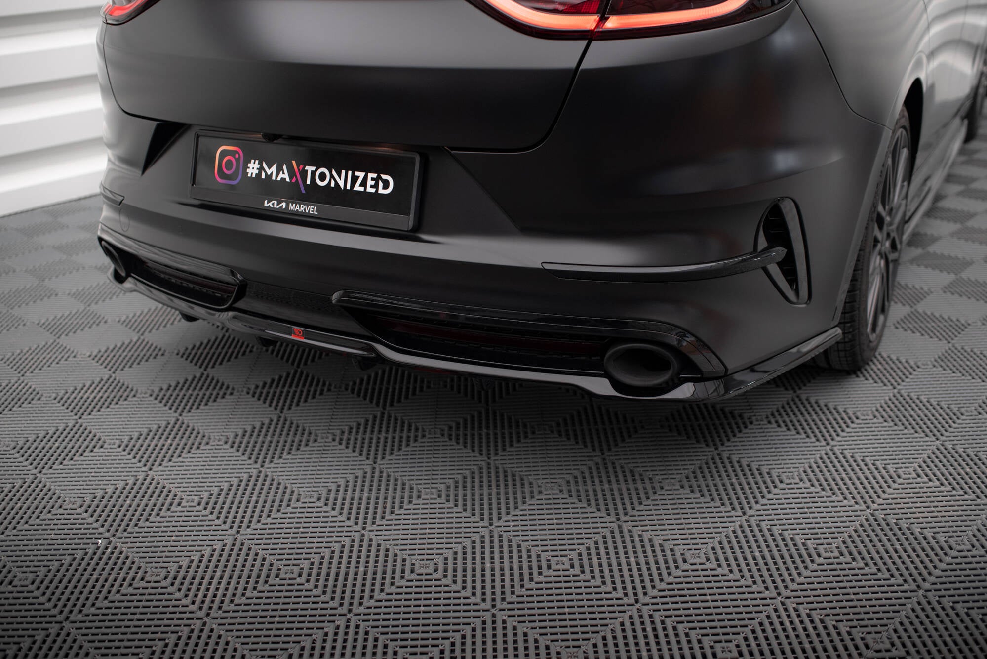 Maxton Design Street+ Mittlerer Diffusor RACE passend für Kia Proceed GT Mk1 Facelift schwarz Hochglanz