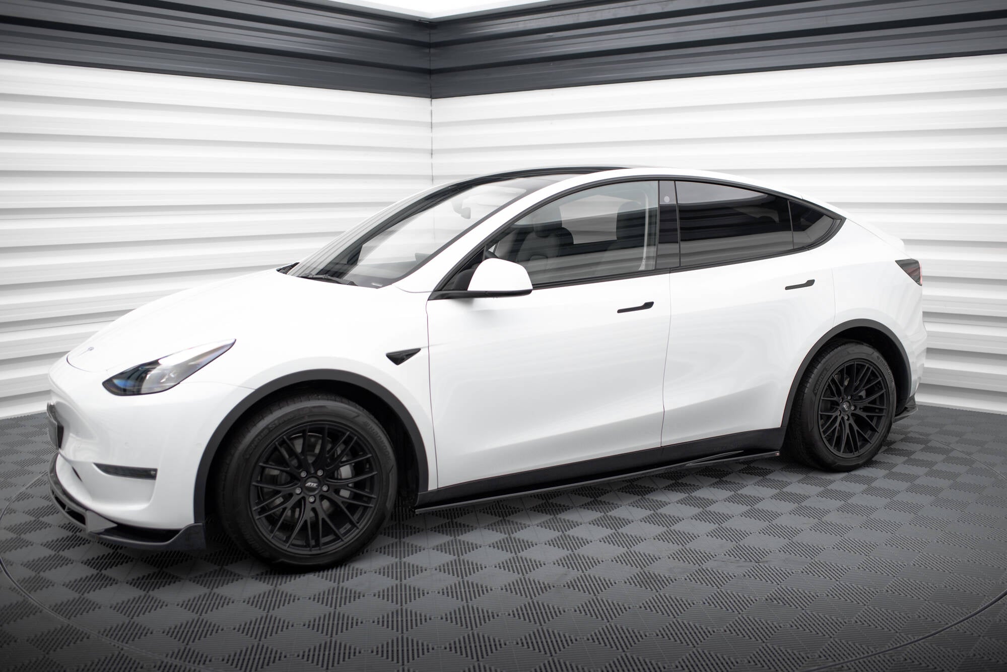 Maxton Design Street+ Seitenschweller Leisten passend für V.1 passend für Tesla Model Y schwarz Hochglanz
