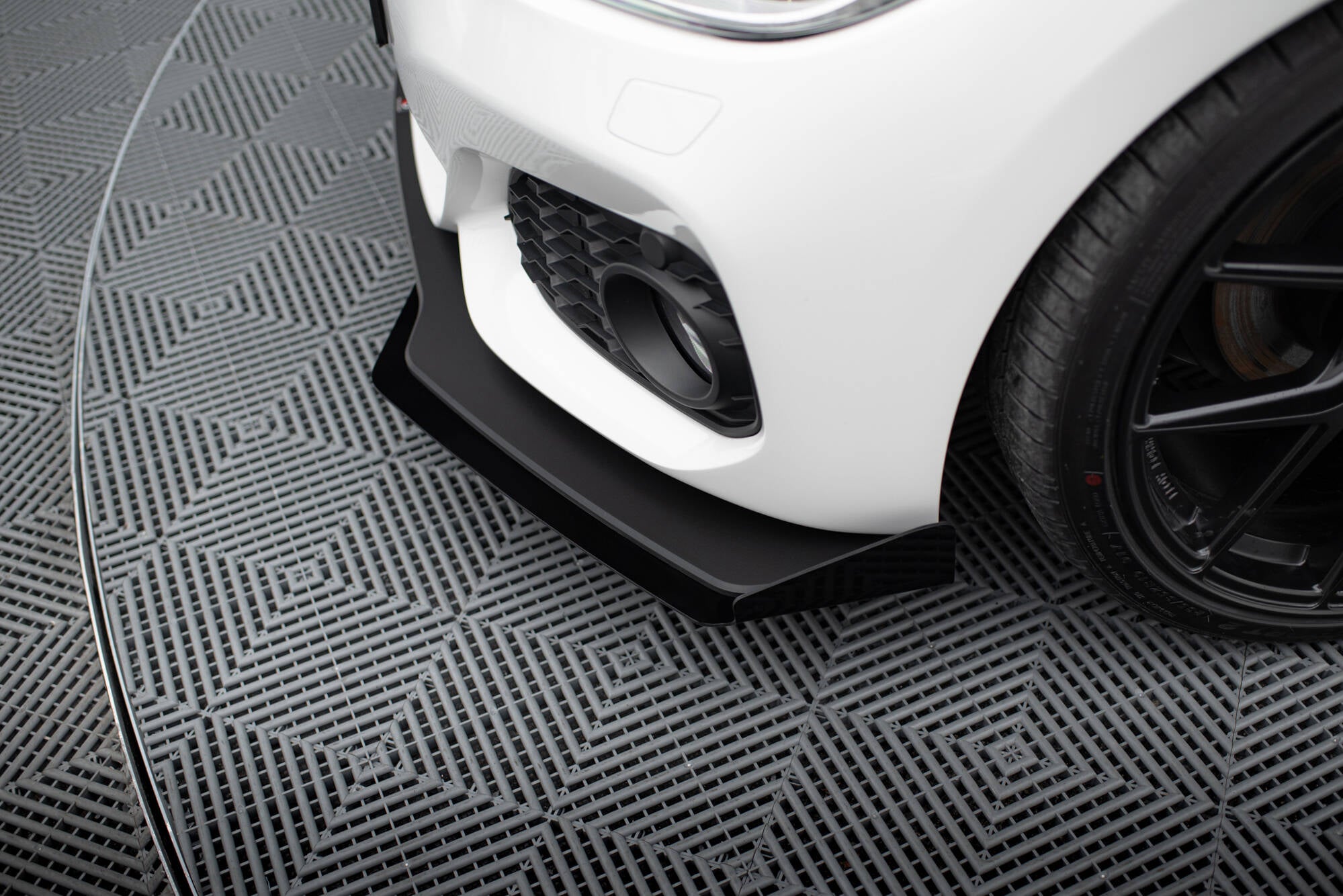 Maxton Design Flaps BMW 1er F20 M-Paket Facelift / M140i schwarz Hochglanz für BMW 1er F20- F21 FL