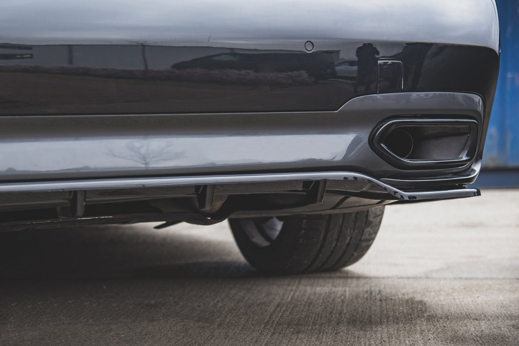 Maxton Design Street+ Mittlerer Diffusor RACE passend für BMW 7 M-Paket G11 /G12 schwarz Hochglanz