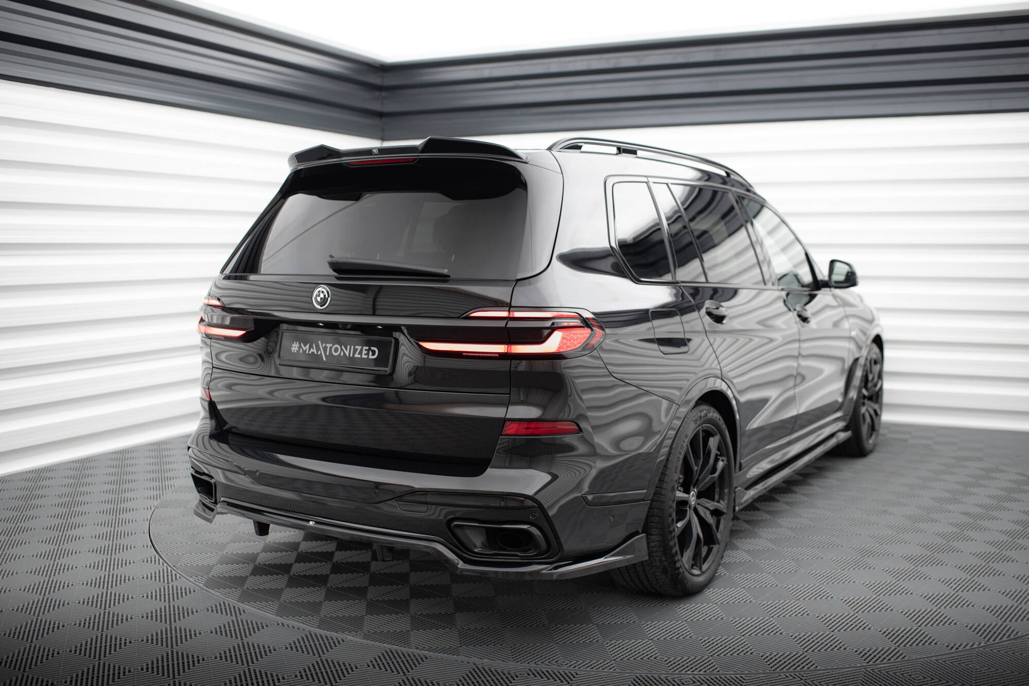 Maxton Design Spoiler CAP 3D passend für BMW X7 M-Paket G07 schwarz Hochglanz