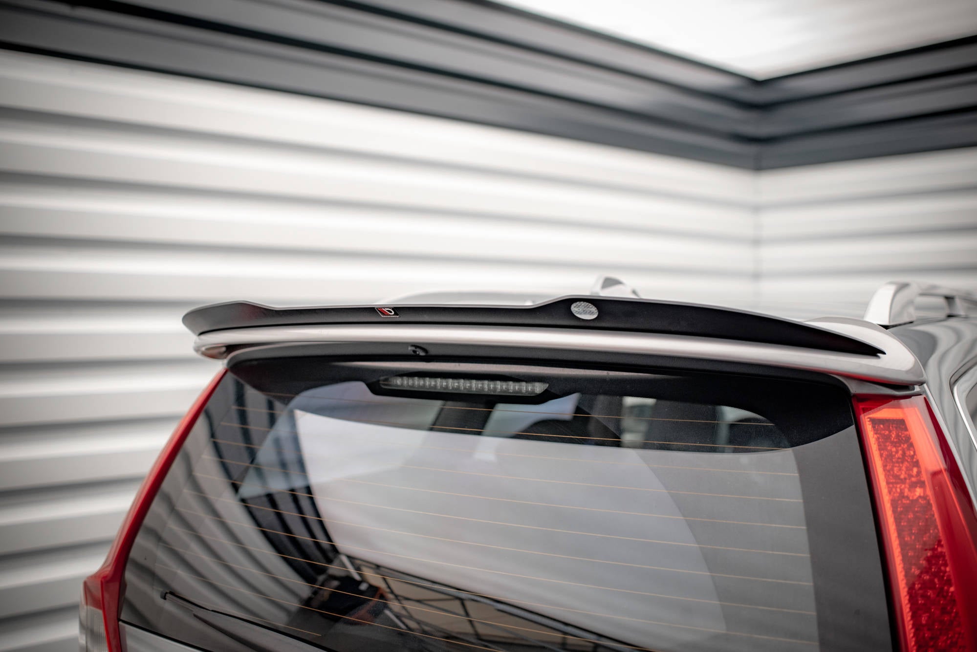 Maxton Design Spoiler CAP V.2 passend für Volvo V70 Mk3 schwarz Hochglanz