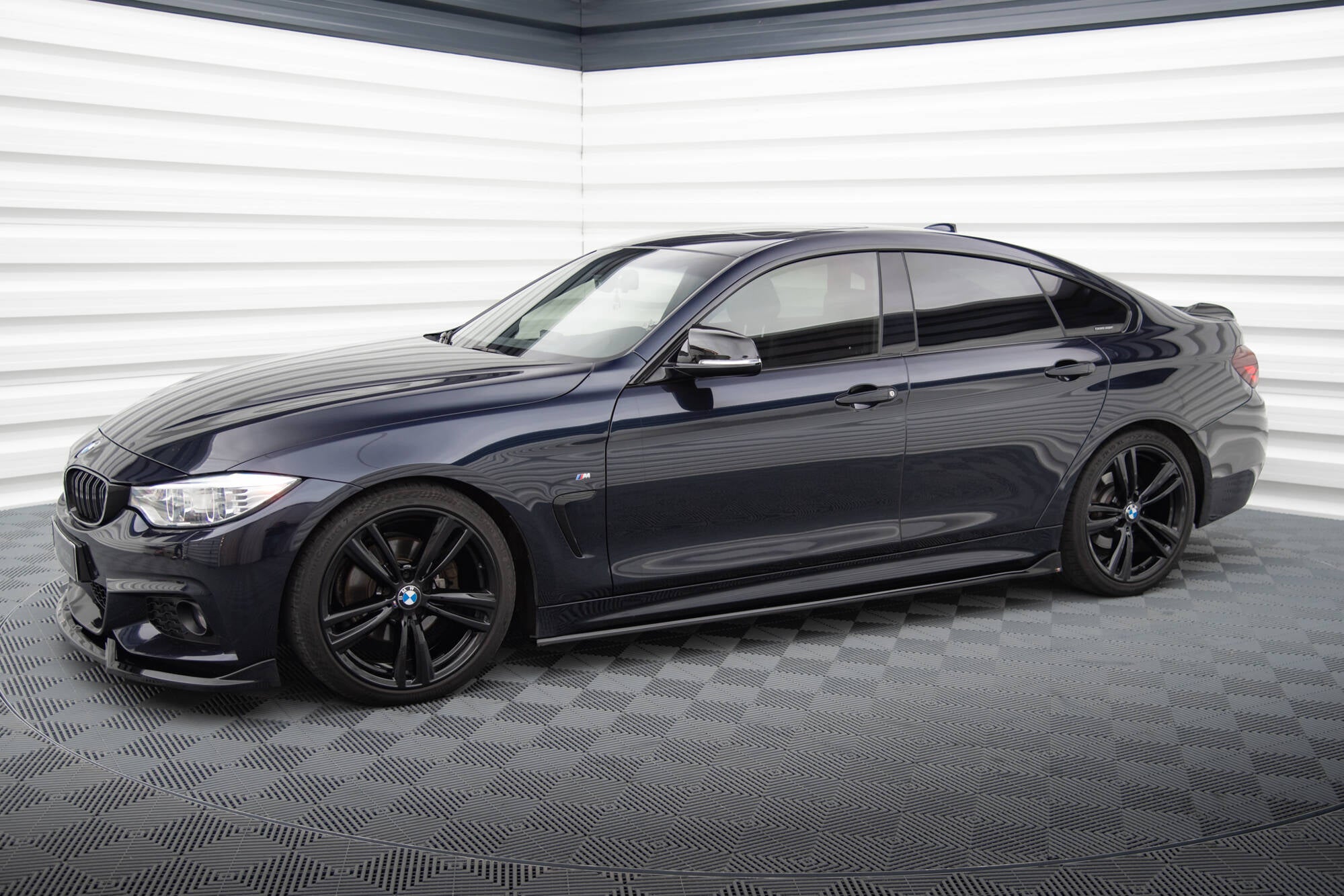 Maxton Design Street+ Seitenschweller Leisten passend für V.3 passend für BMW 4er Coupe / Gran Coupe / Cabrio M-Paket F32 / F36 / F33 schwarz Hochglanz