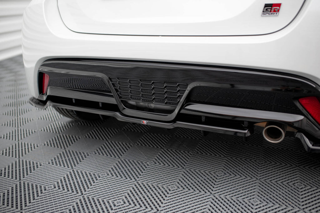 Maxton Design Street+ Mittlerer Diffusor RACE passend für Toyota Yaris GR Sport Mk4 schwarz Hochglanz