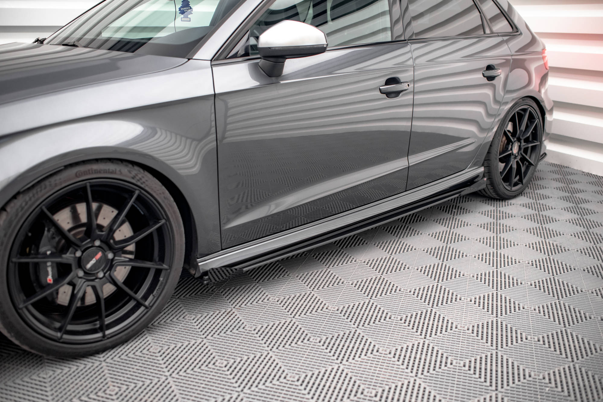Maxton Design Street Pro Street+ Seitenschweller Leisten + Flaps passend für Audi S3 / A3 S-Line Sportback 8V Facelift schwarz Hochglanz