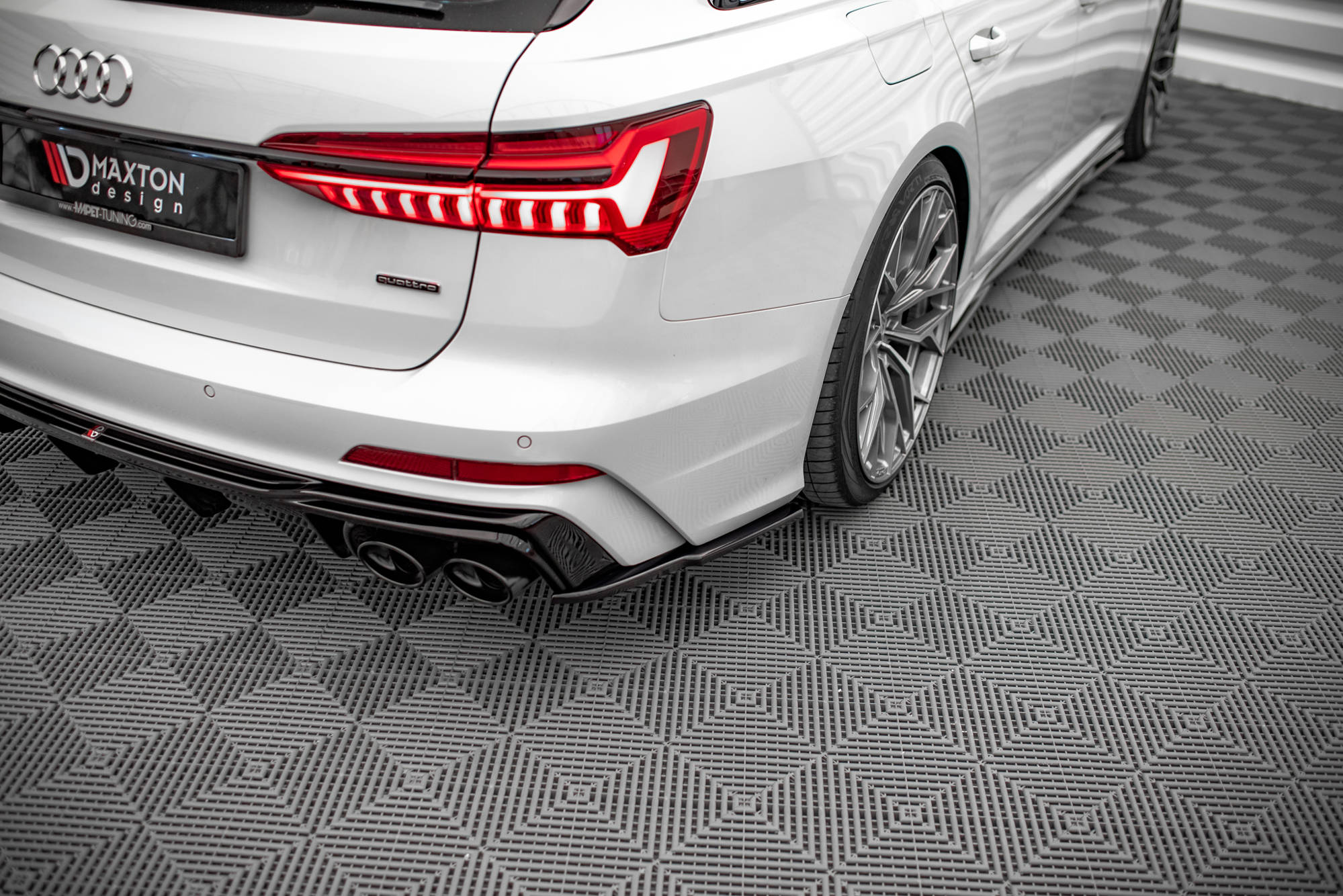 Maxton Design Heck Ansatz Flaps Diffusor passend für Audi A6 S-Line / S6 C8 / C8 Facelift schwarz Hochglanz