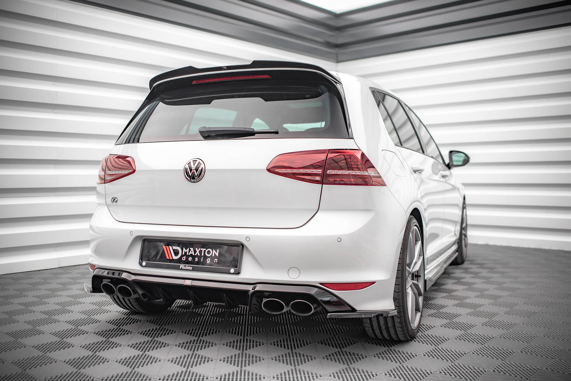 Maxton Design Heck Ansatz Flaps Diffusor V.4 passend für VW Golf R Mk7 schwarz Hochglanz