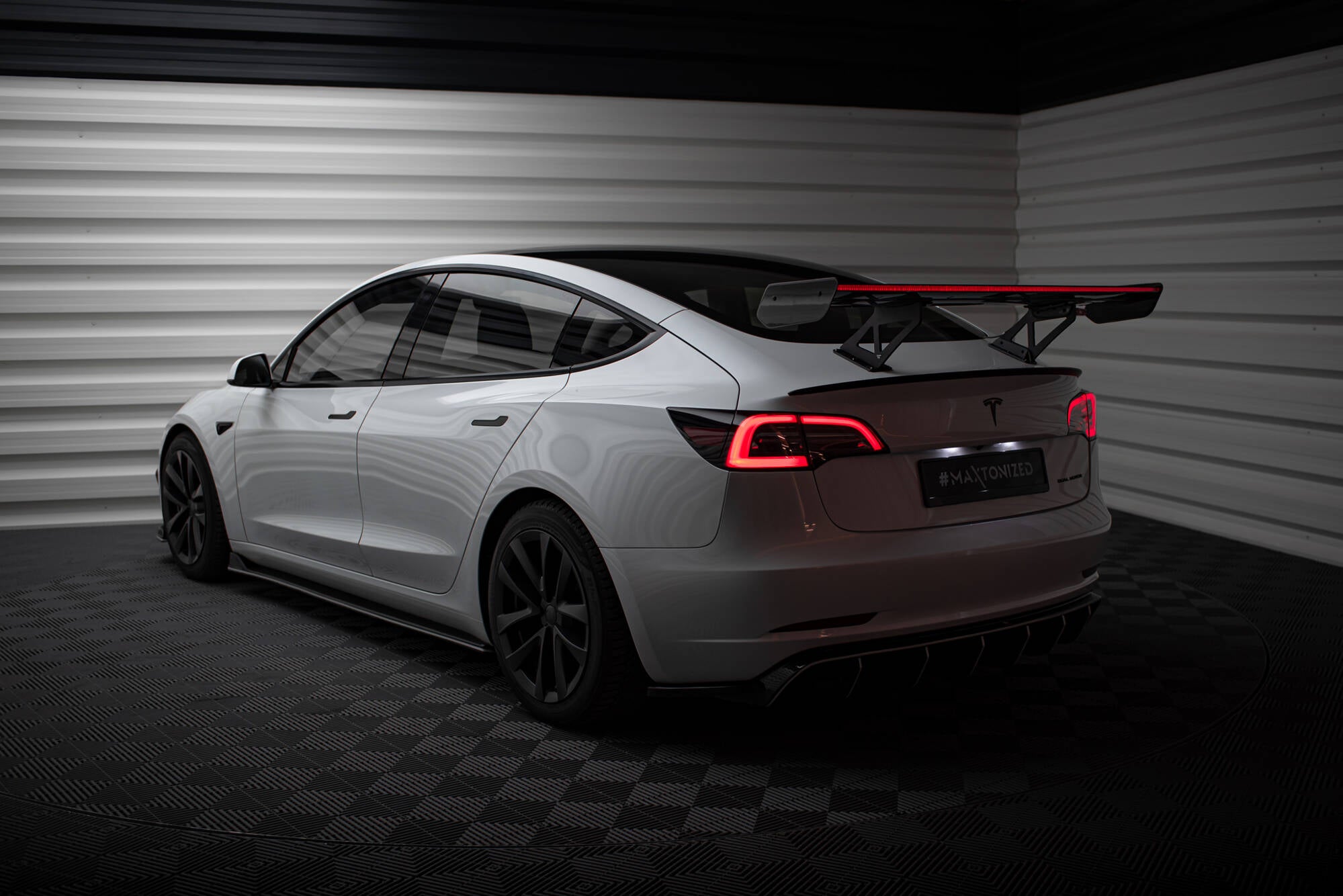 Maxton Design Carbon Spoiler + LED Tesla Model 3 für Tesla Model 3 Mk1