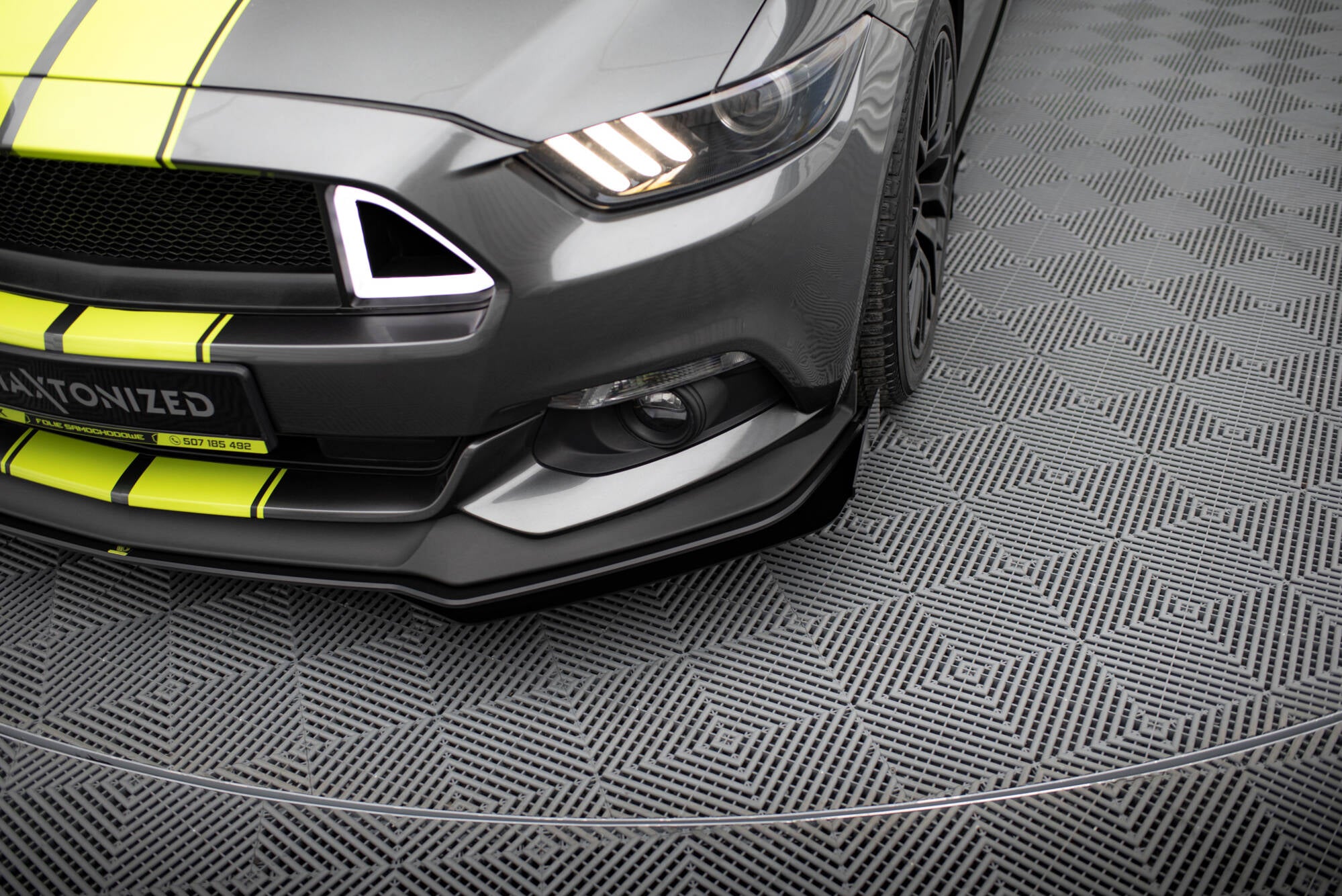 Maxton Design Front Stoßstange Flaps passend für Ford Mustang GT Mk6 schwarz Hochglanz