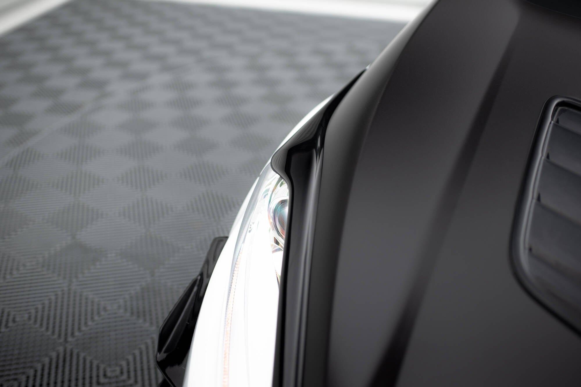 Maxton Design Scheinwerfer Blenden Böser Blick V.2 passend für Ford Fiesta ST / ST-Line / Standard Mk7 FL schwarz Hochglanz