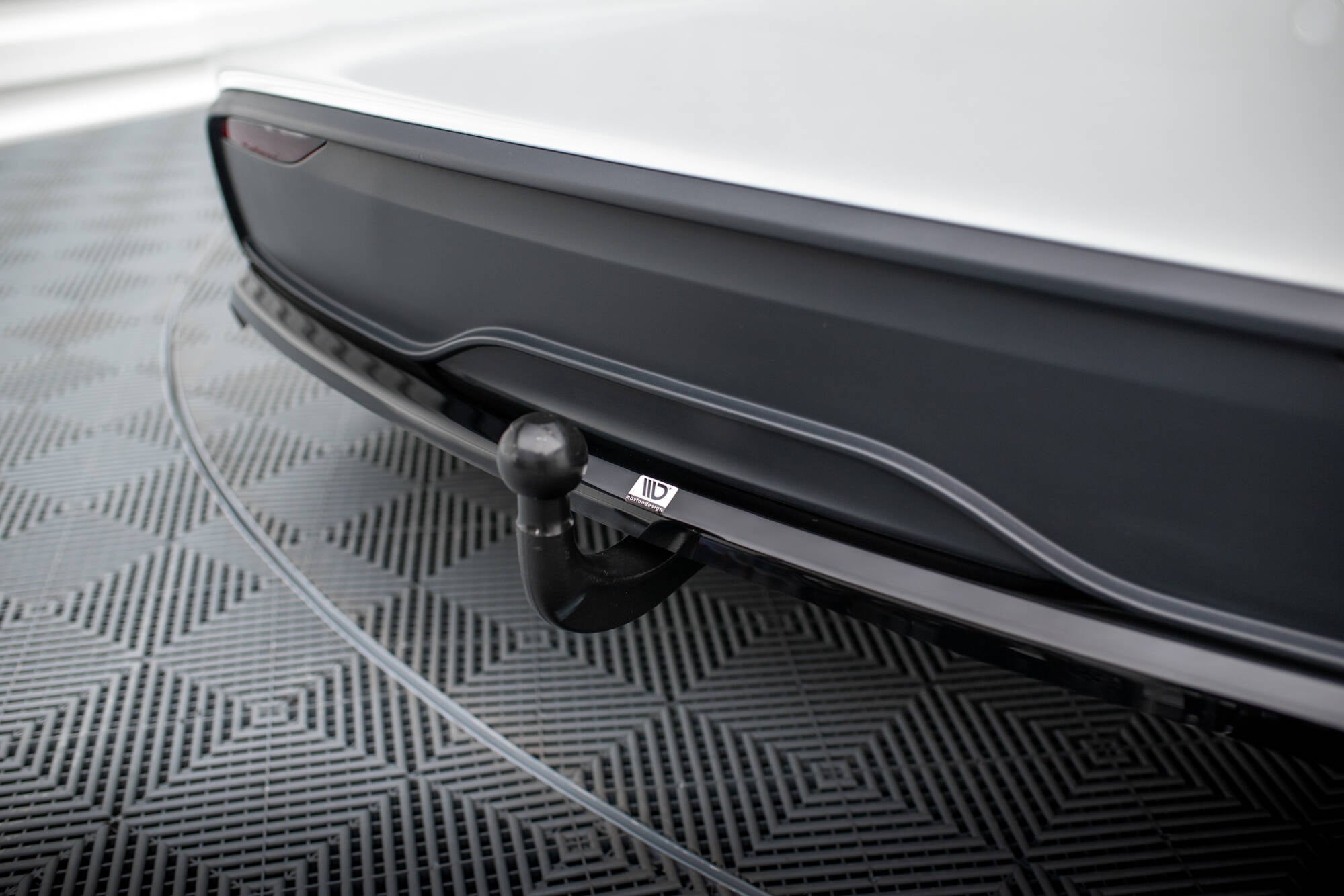 Maxton Design Street+ Mittlerer Diffusor RACE passend für Tesla Model X Mk1 Facelift schwarz Hochglanz