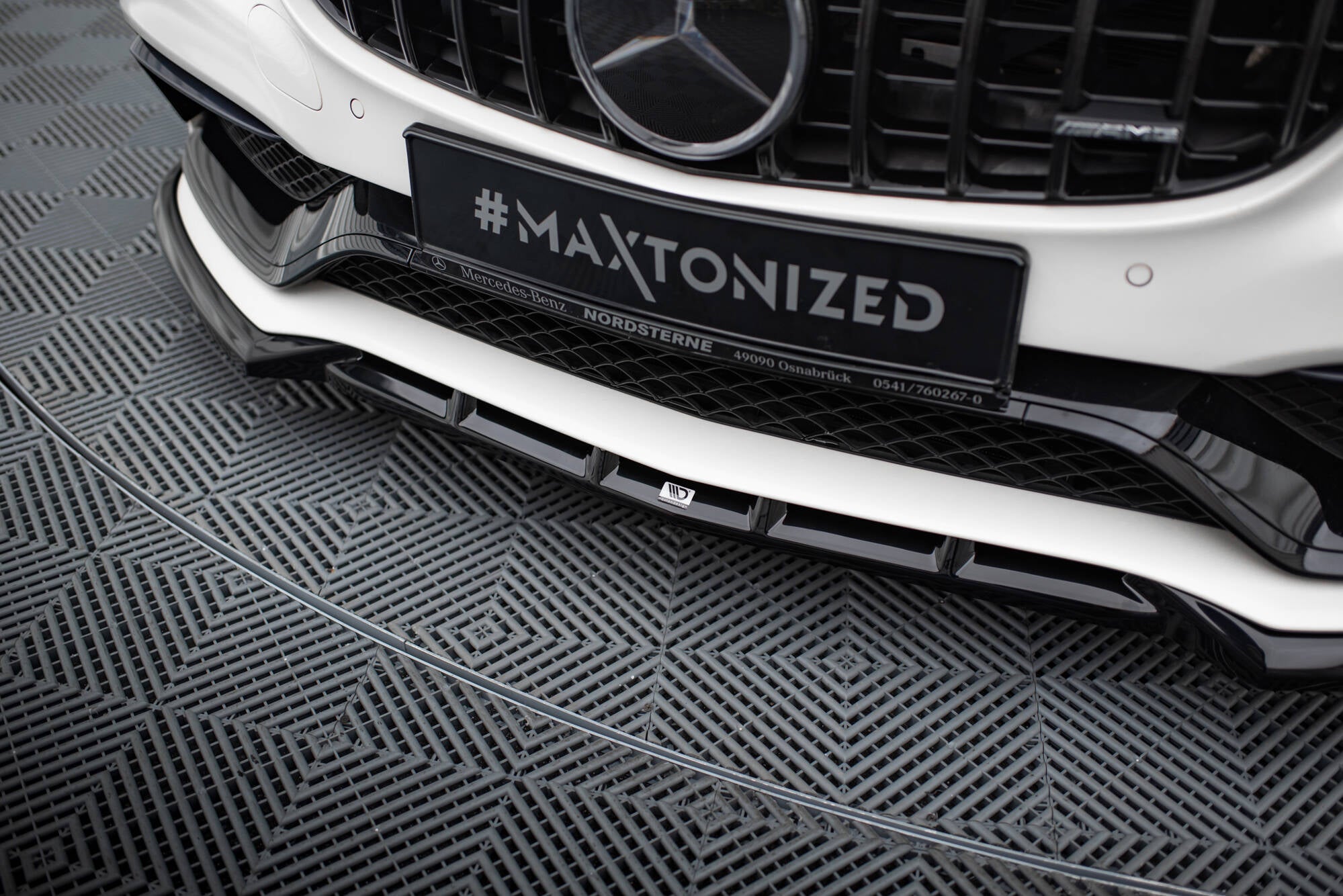 Maxton Design Street+ Spoilerlippe Front Ansatz V.2 passend für Mercedes-AMG C63 Limousine / Kombi W205 / S205 schwarz Hochglanz