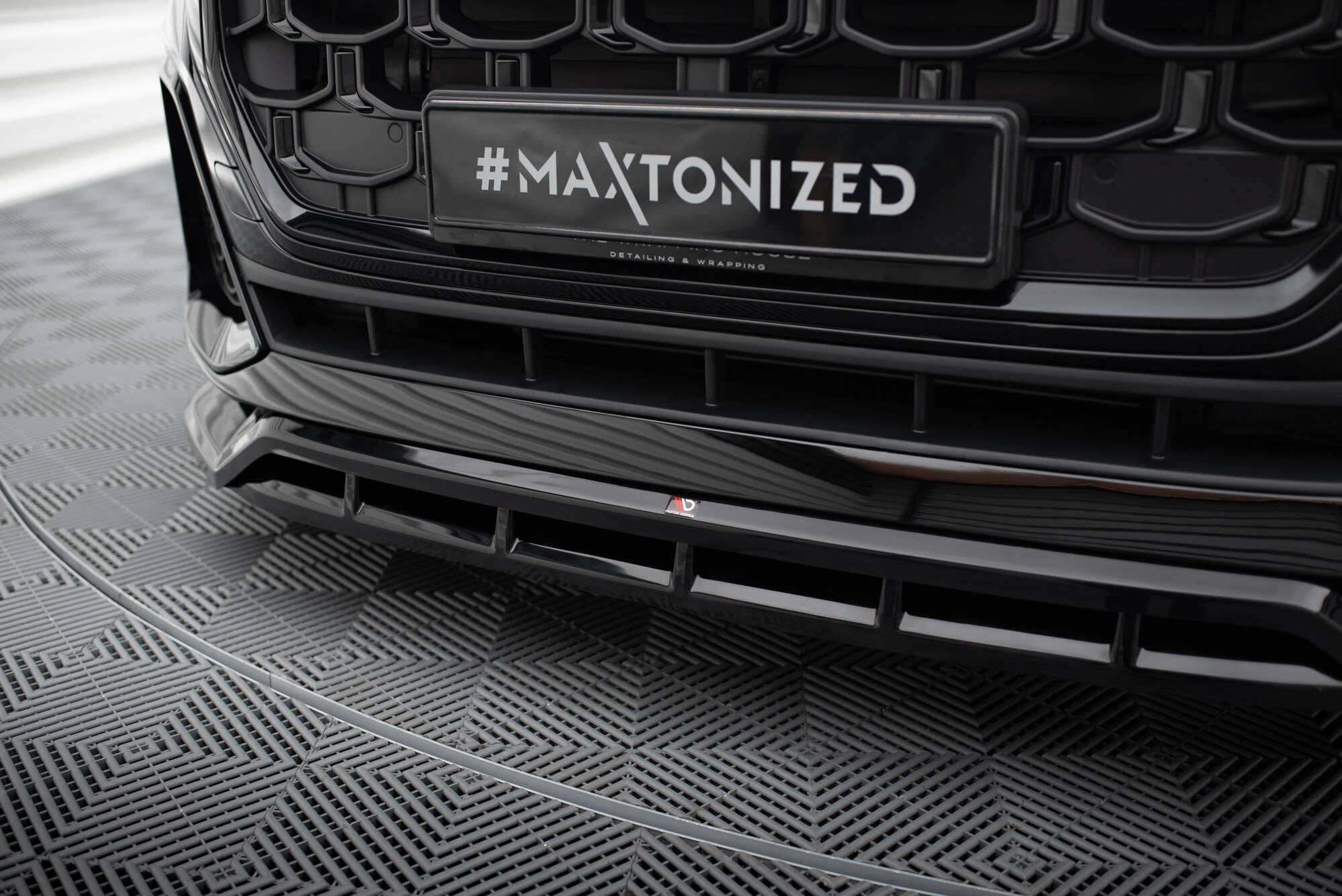 Maxton Design Street+ Spoilerlippe Front Ansatz passend für Audi SQ8 / Q8 S-Line Mk1 Facelift schwarz Hochglanz