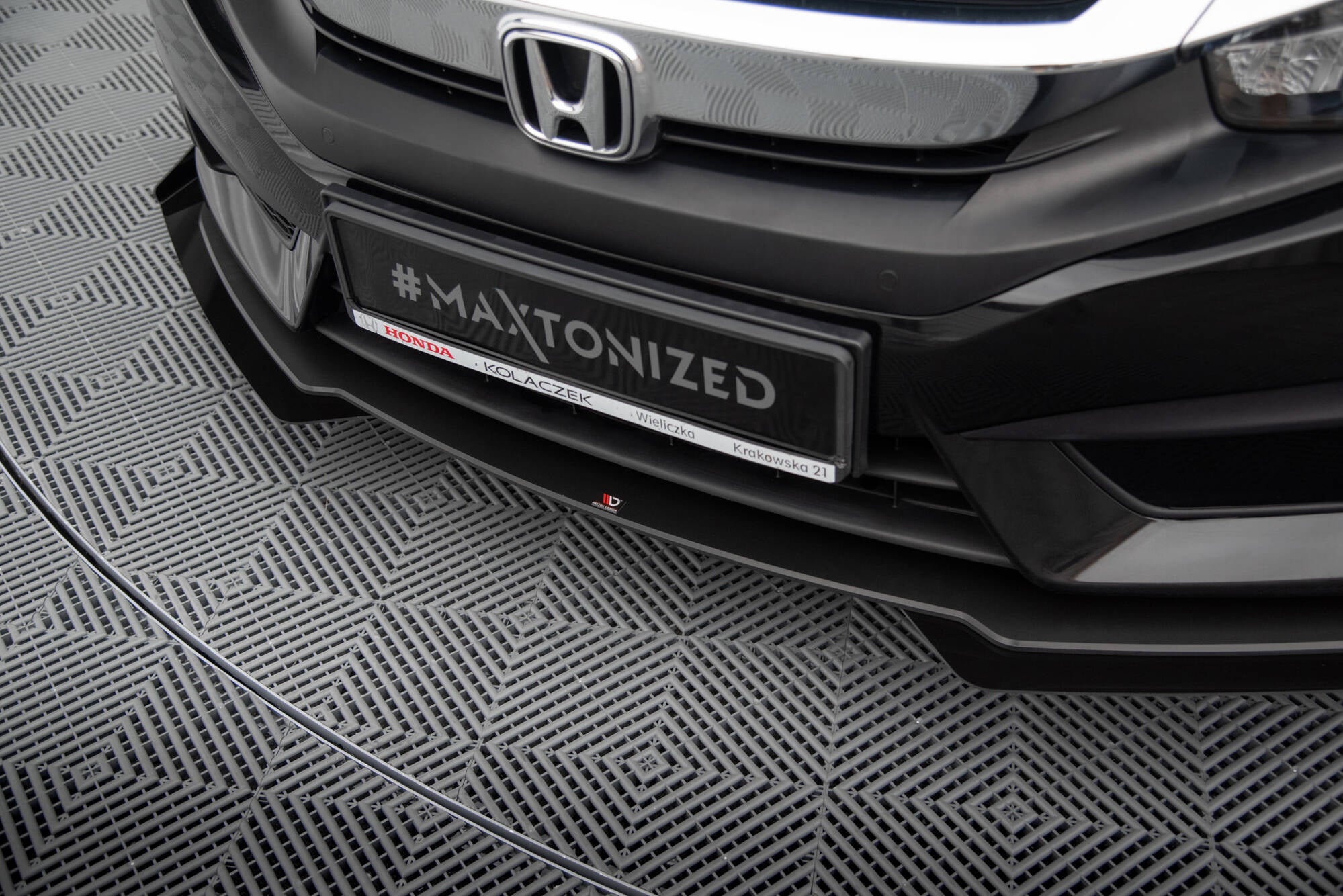 Maxton Design Street Pro Street+ Spoilerlippe Front Ansatz + Flaps passend für Honda Civic Limousine Mk10 schwarz Hochglanz