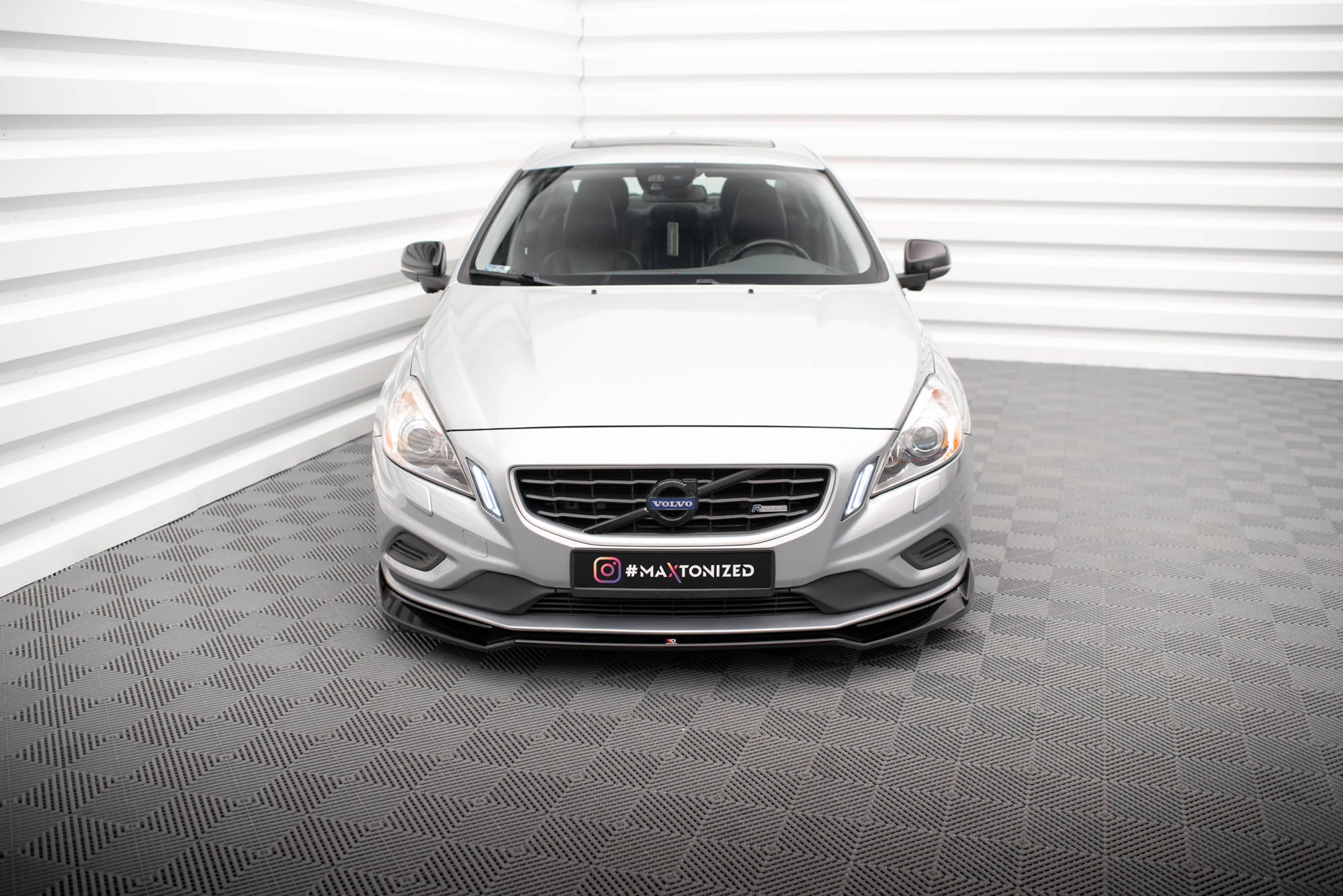 Maxton Design Street+ Spoilerlippe Front Ansatz V.2 passend für Volvo S60 R-Design Mk2 schwarz Hochglanz