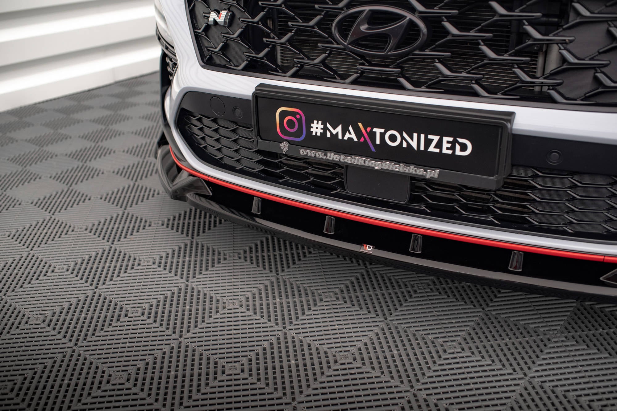 Maxton Design Street+ Spoilerlippe Front Ansatz V.1 passend für Hyundai Kona N Mk1 schwarz Hochglanz