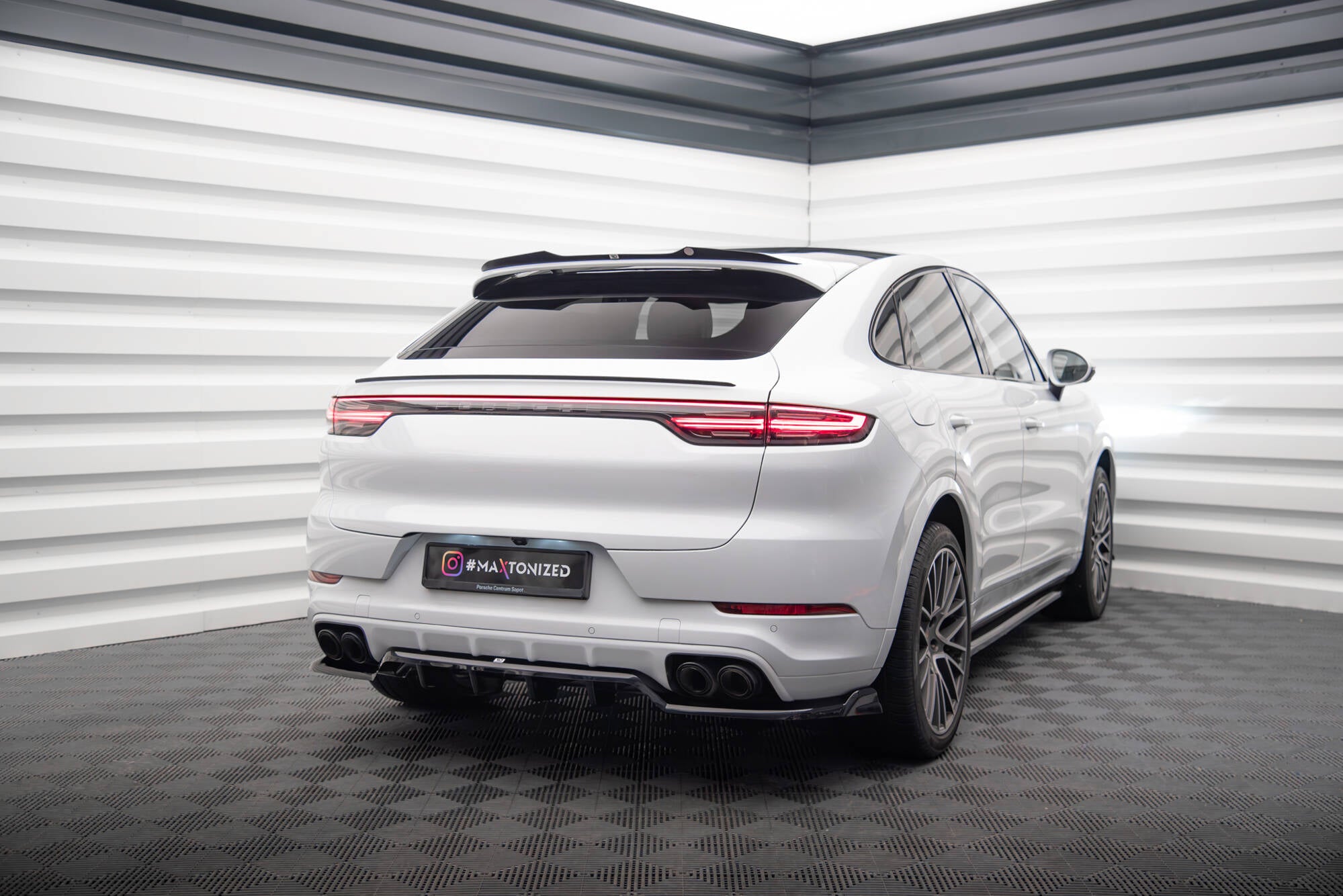 Maxton Design Spoiler CAP passend für Porsche Cayenne Coupe Mk3 schwarz Hochglanz