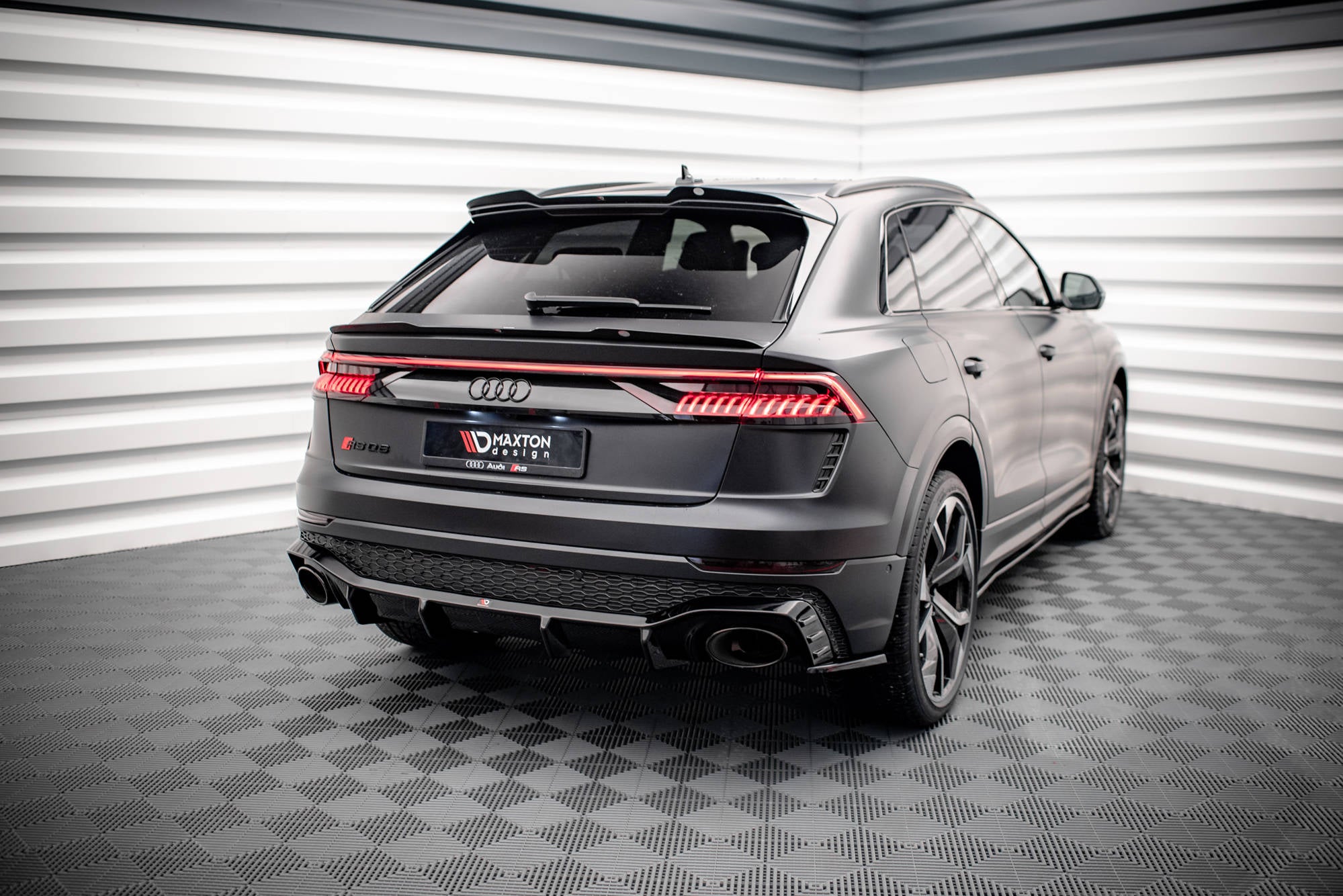 Maxton Design Heck Ansatz Flaps Diffusor V.2 passend für Audi RSQ8 Mk1 schwarz Hochglanz