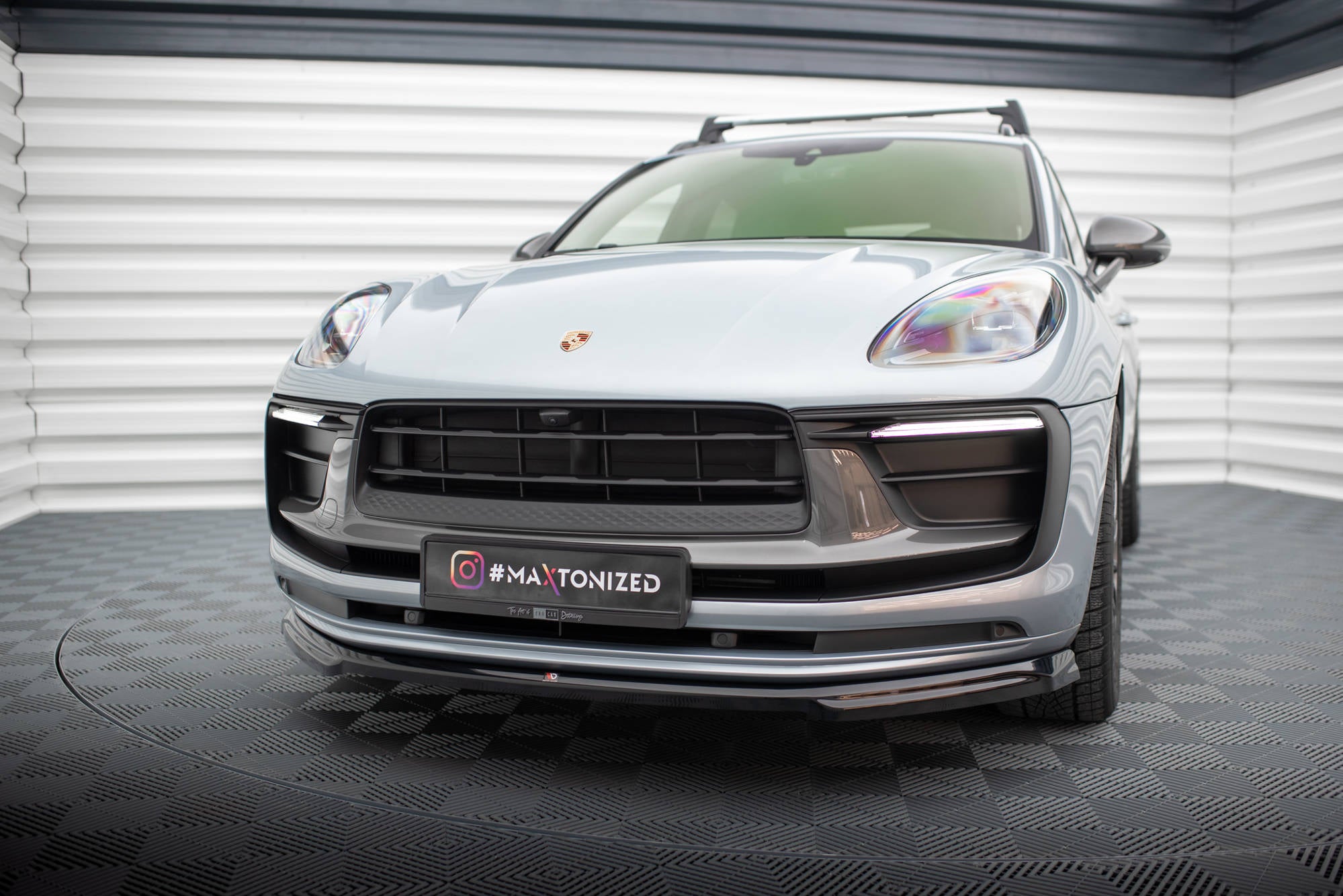 Maxton Design Street+ Spoilerlippe Front Ansatz passend für Porsche Macan Mk1 Facelift 2 schwarz Hochglanz