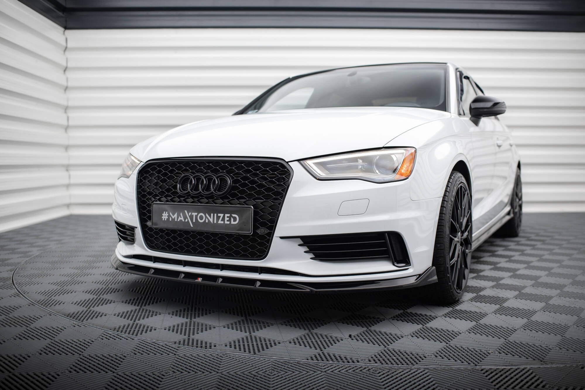 Maxton Design Street+ Spoilerlippe Front Ansatz V.1 passend für Audi A3 Limousine 8V schwarz Hochglanz