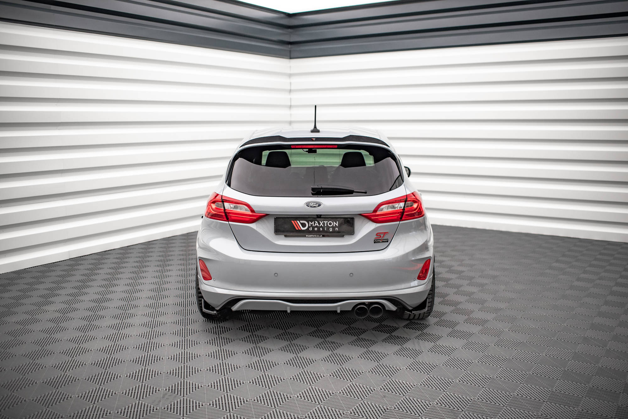 Maxton Design Heck Ansatz Flaps Diffusor V.1 passend für Ford Fiesta ST Mk8 schwarz Hochglanz