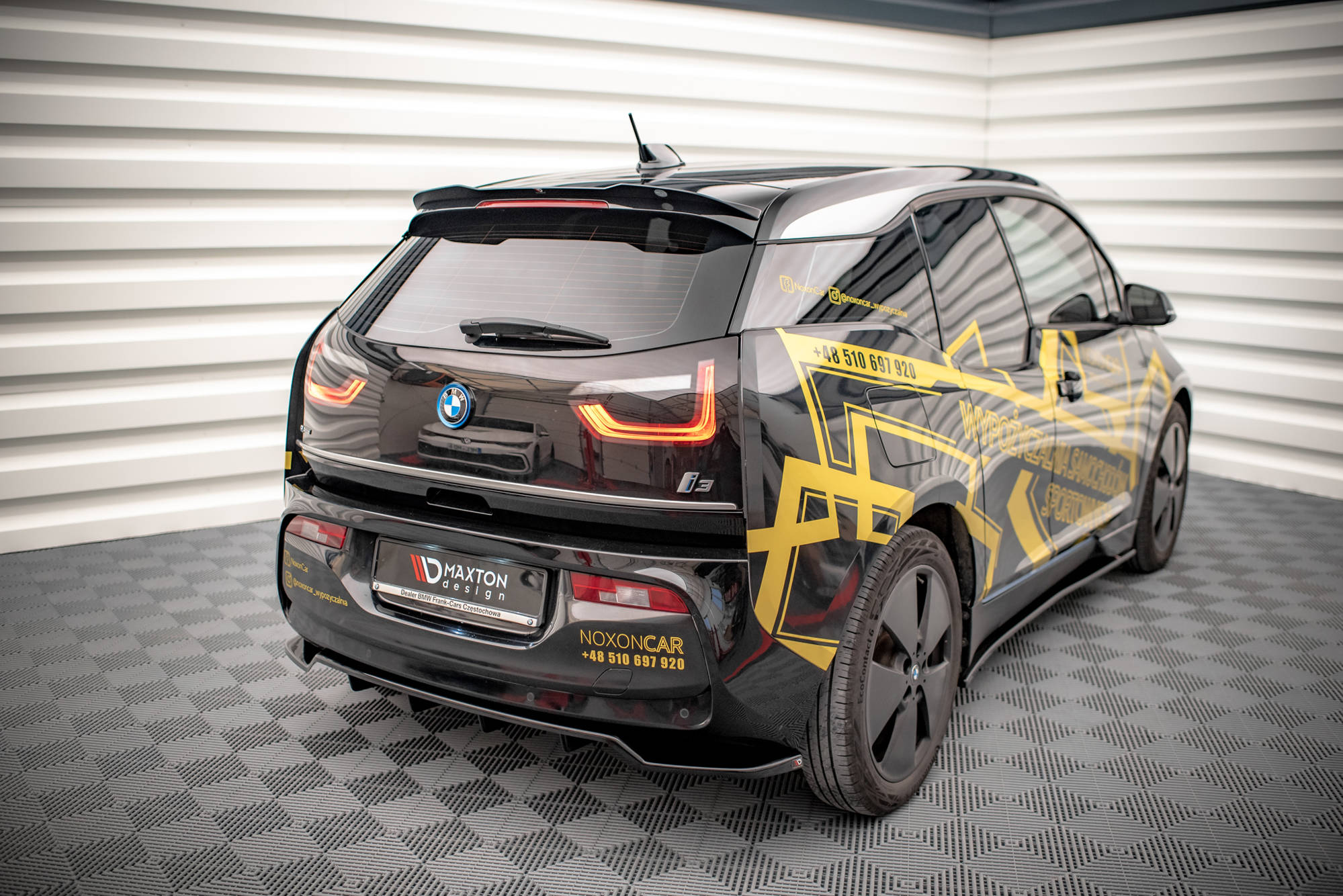 Maxton Design Street+ Mittlerer Diffusor RACE passend für BMW i3 S Mk1 Facelift schwarz Hochglanz