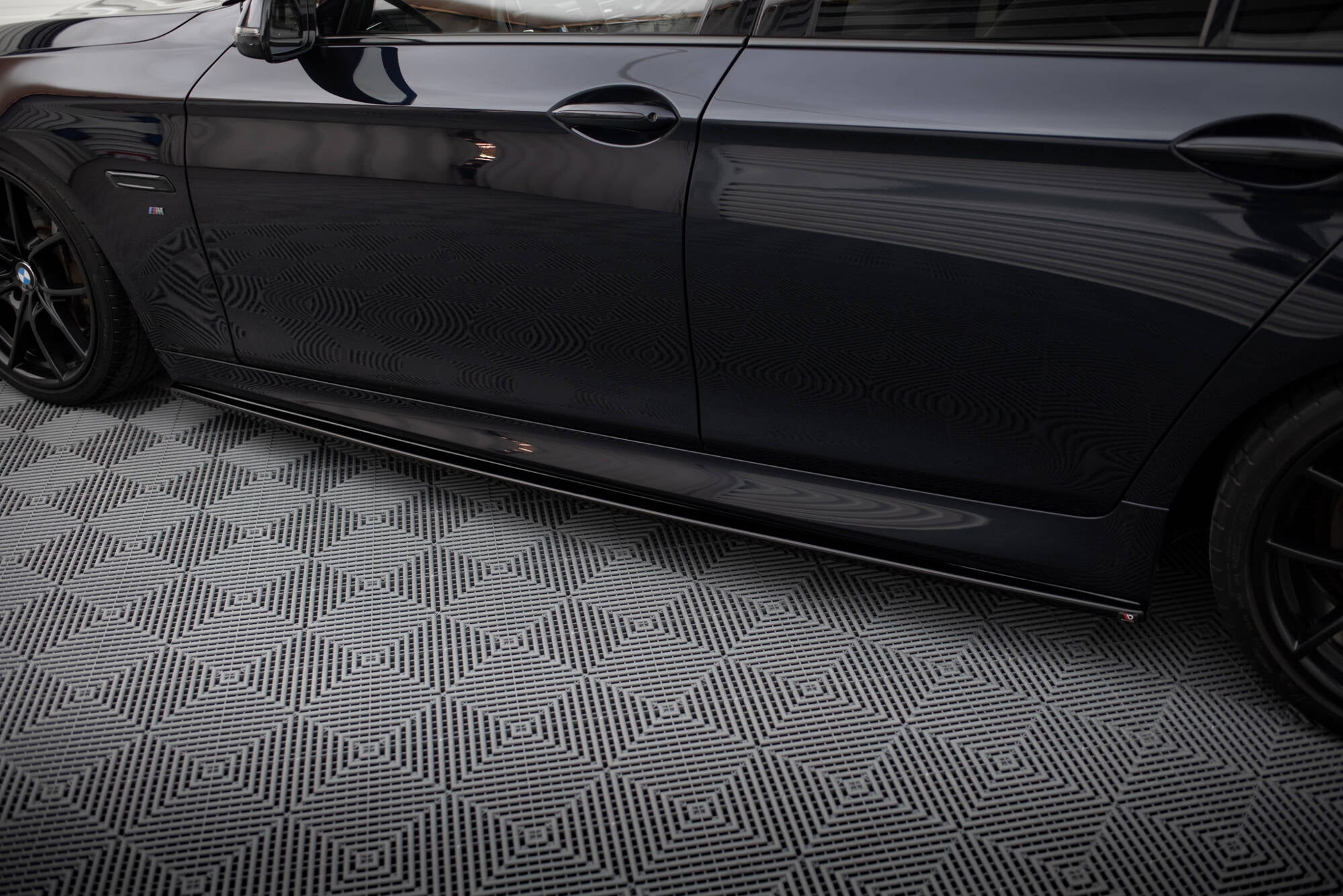Maxton Design Street+ Seitenschweller Leisten passend für BMW 5er F10/ F11 M-POWER/ M Paket schwarz Hochglanz