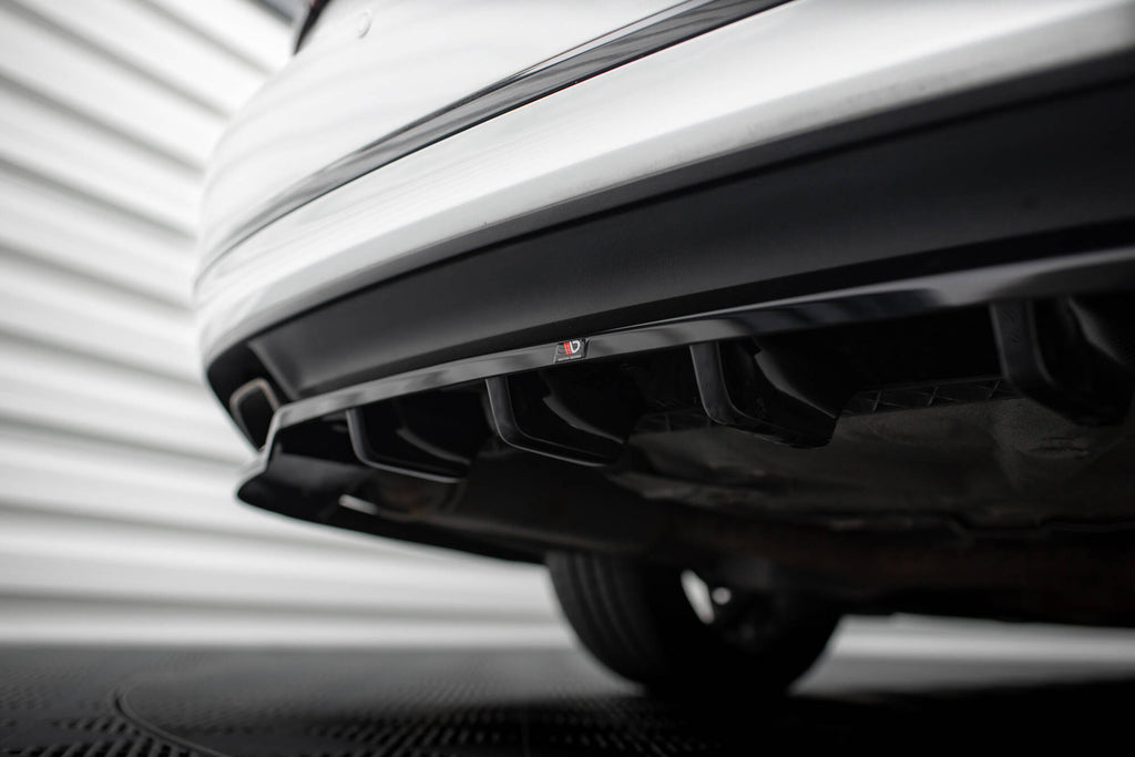 Maxton Design Street+ Mittlerer Diffusor RACE passend für VW Passat GT B8 Facelift USA schwarz Hochglanz