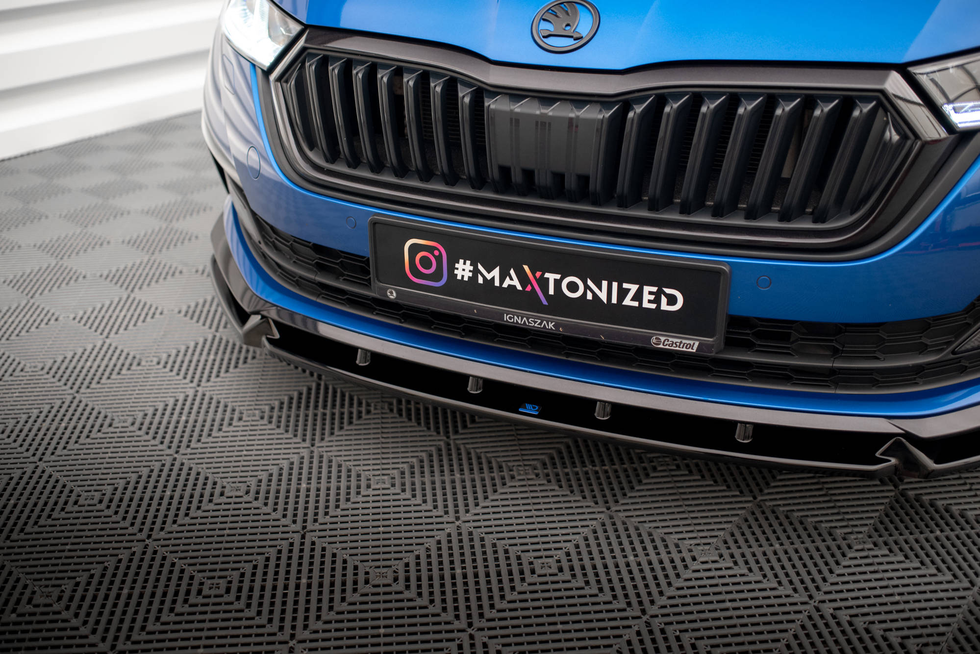 Maxton Design Street+ Spoilerlippe Front Ansatz V.1 passend für Skoda Octavia Sportline Mk4 schwarz Hochglanz
