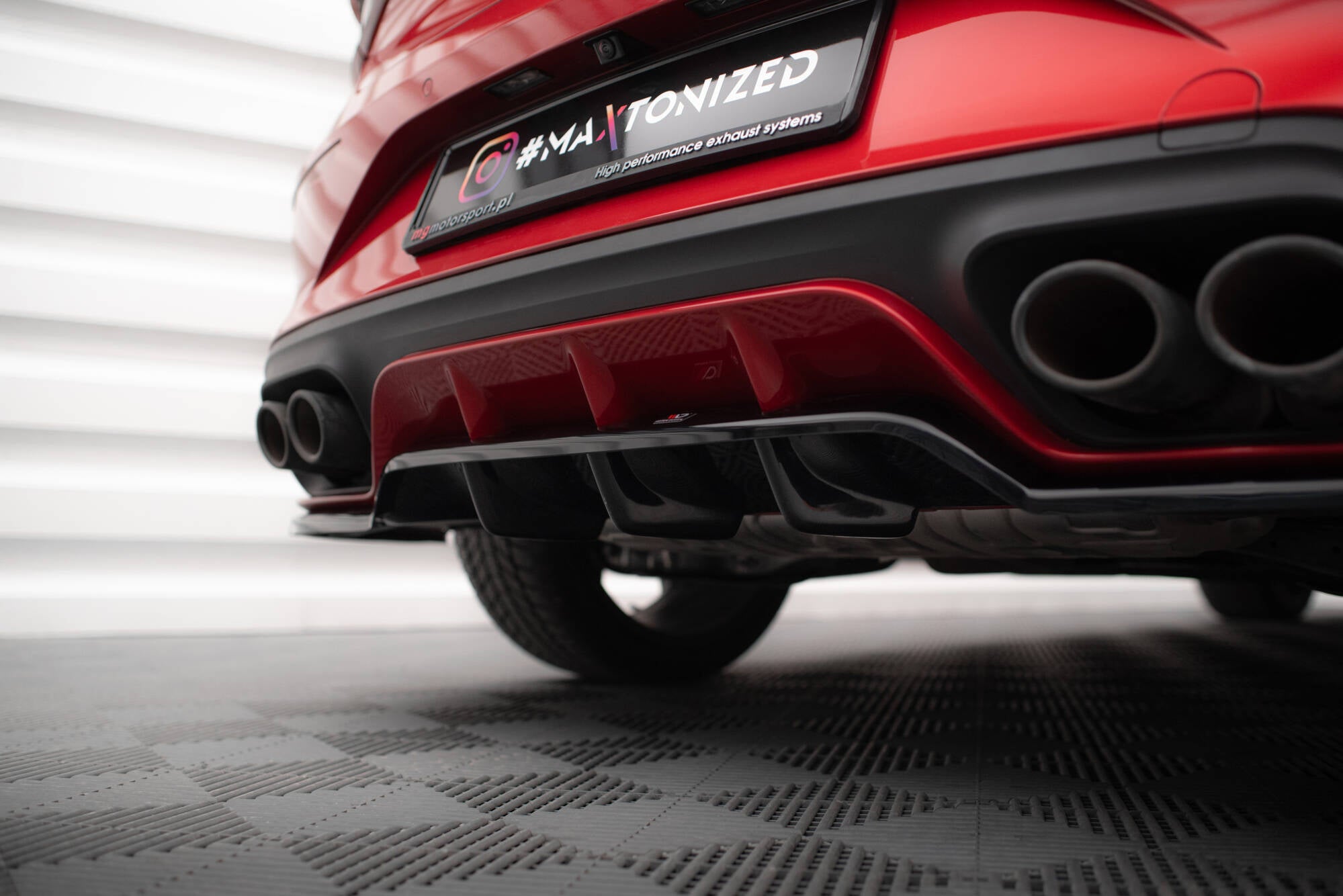 Maxton Design Street+ Mittlerer Diffusor RACE passend für Cupra Leon Hatchback Mk1 schwarz Hochglanz