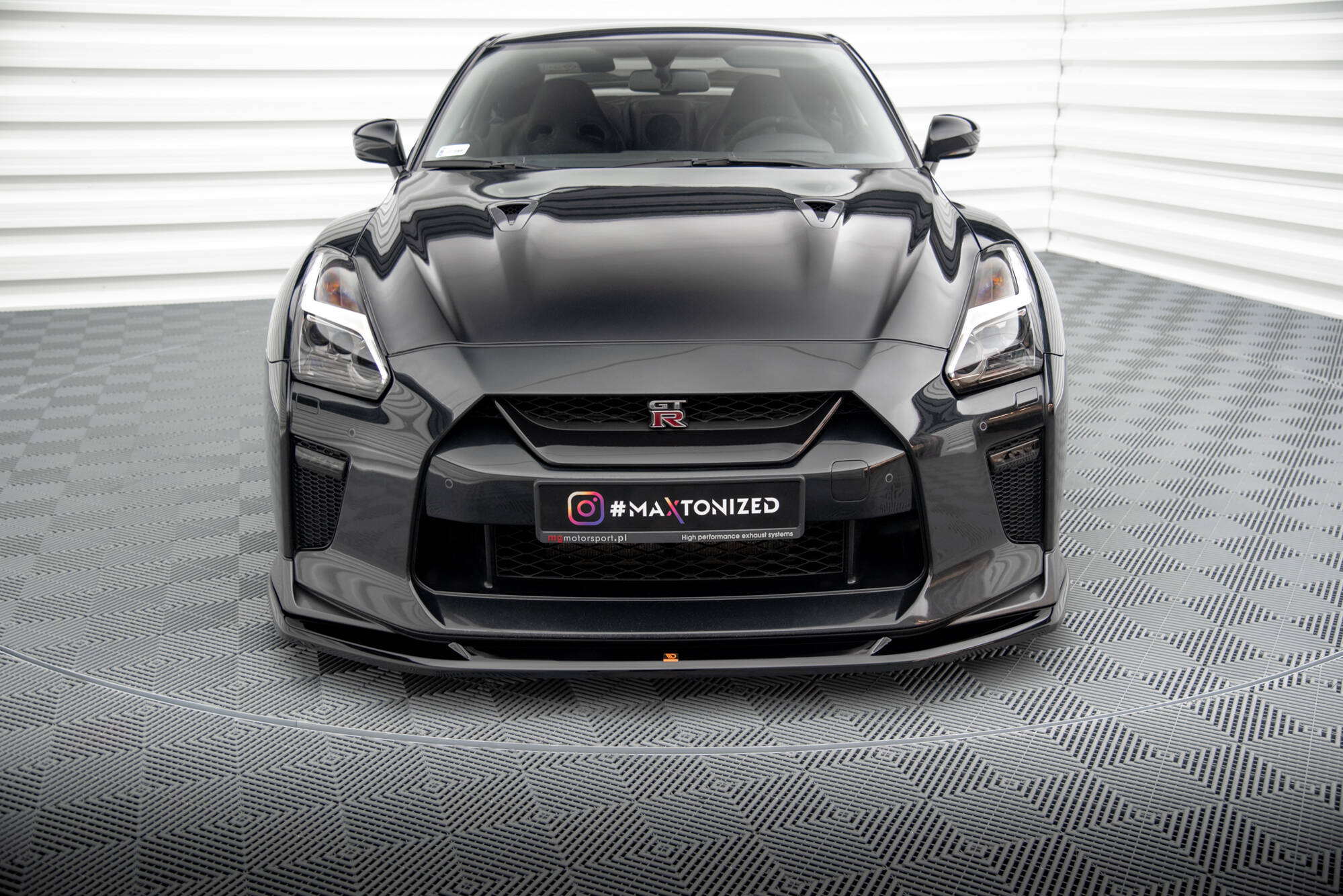 Maxton Design Street+ Spoilerlippe Front Ansatz V.1 passend für Nissan GTR R35 Facelift schwarz Hochglanz