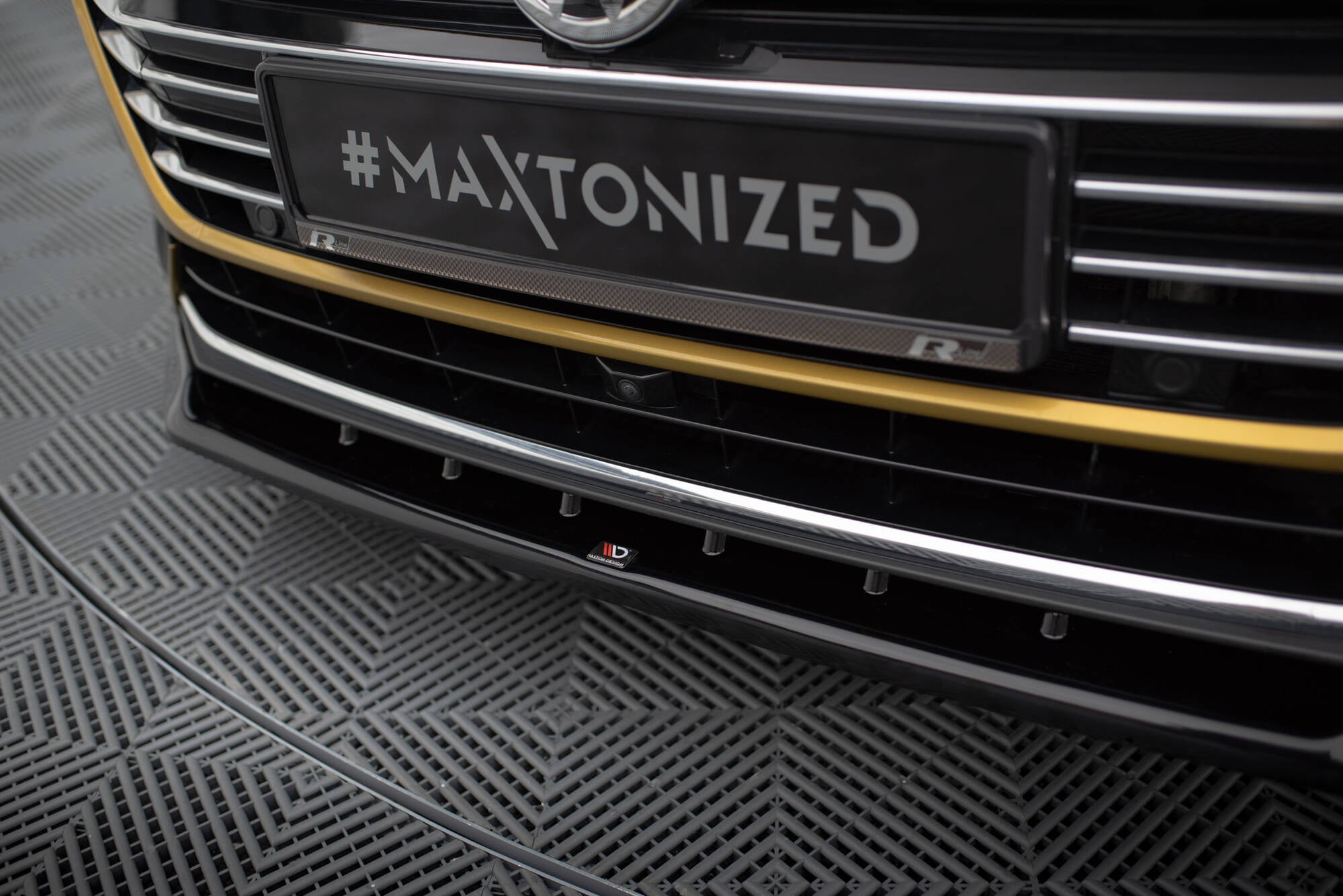 Maxton Design Street+ Spoilerlippe Front Ansatz V.2 passend für VW Arteon R-Line Limousine / Shooting Brake Mk1 schwarz Hochglanz