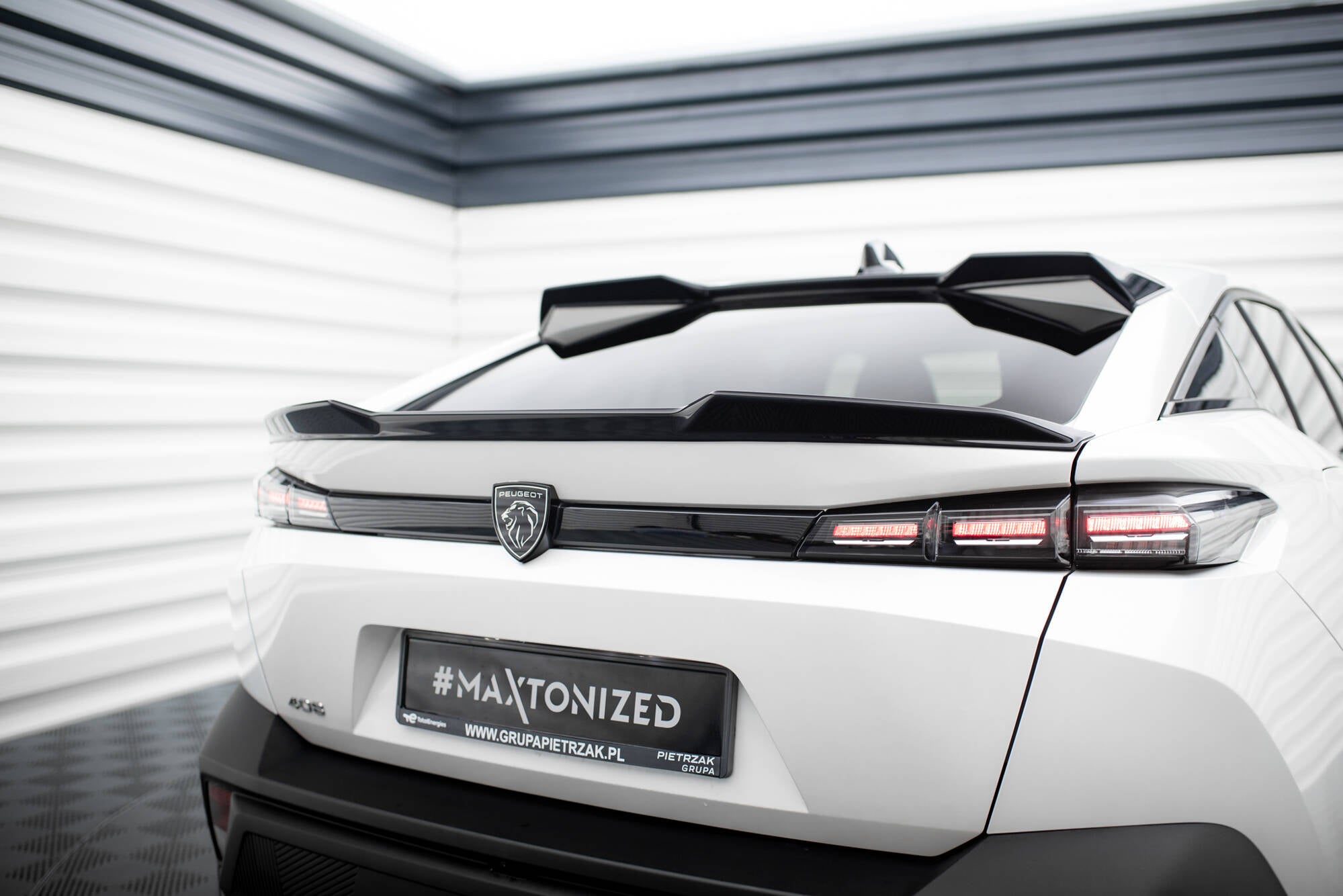 Maxton Design Niedriger Spoiler CAP 3D passend für Peugeot 408 Mk1 schwarz Hochglanz