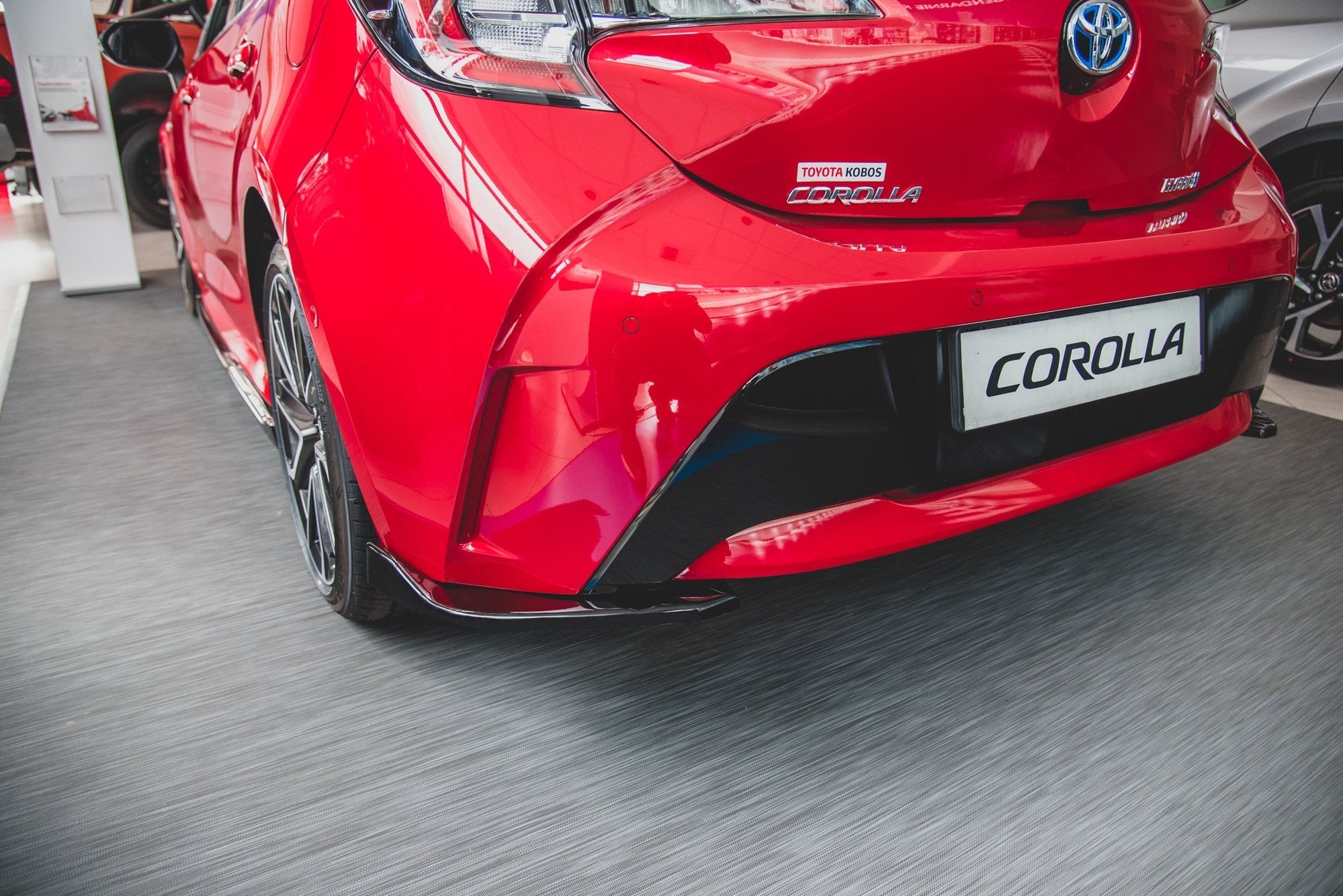 Maxton Design Heck Ansatz Flaps Diffusor passend für Toyota Corolla XII Hatchback schwarz Hochglanz