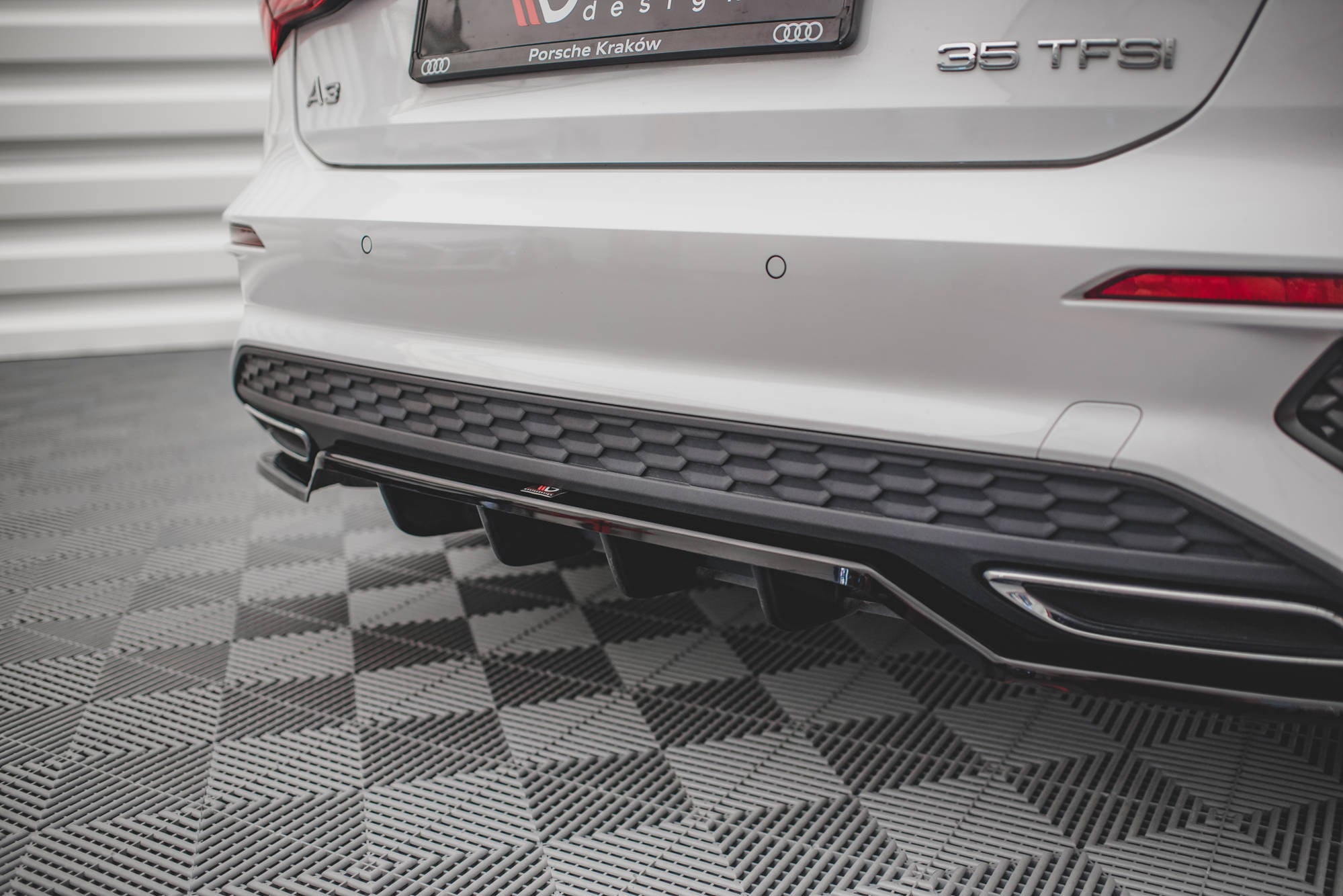 Maxton Design Street+ Mittlerer Diffusor RACE passend für Audi A3 S-Line Sportback 8Y schwarz Hochglanz
