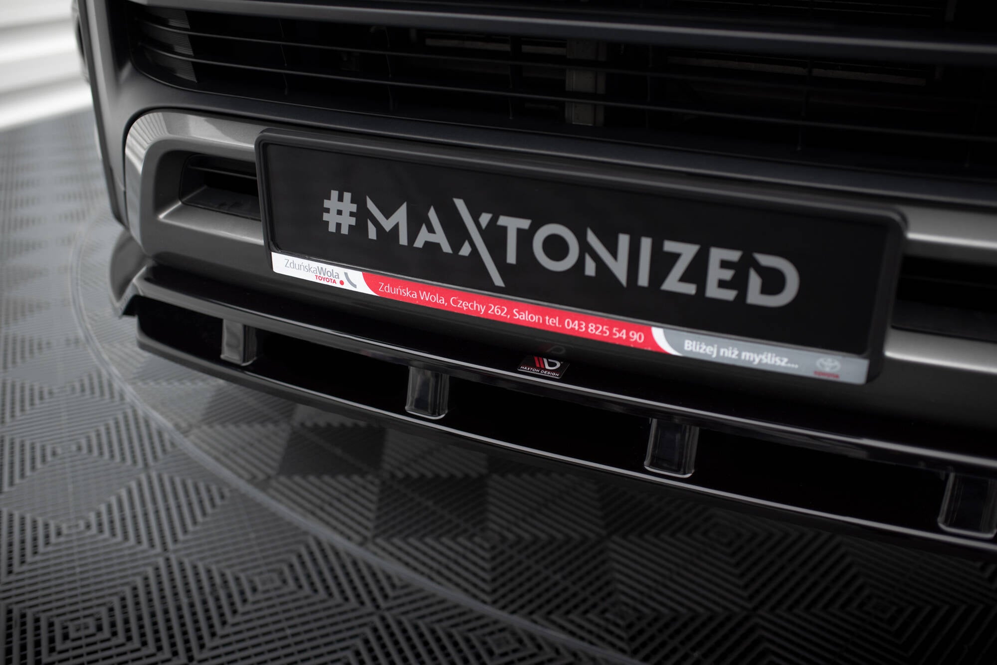 Maxton Design Street+ Spoilerlippe Front Ansatz passend für Toyota Hilux Invincible Mk8 Facelift schwarz Hochglanz