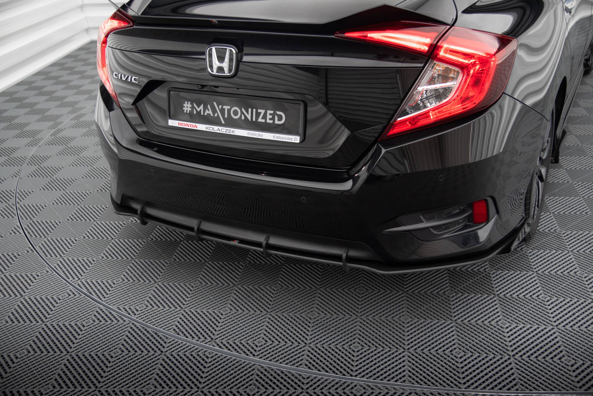 Maxton Design Street Pro Heck Ansatz Flaps Diffusor + Flaps passend für Honda Civic Mk10 schwarz Hochglanz