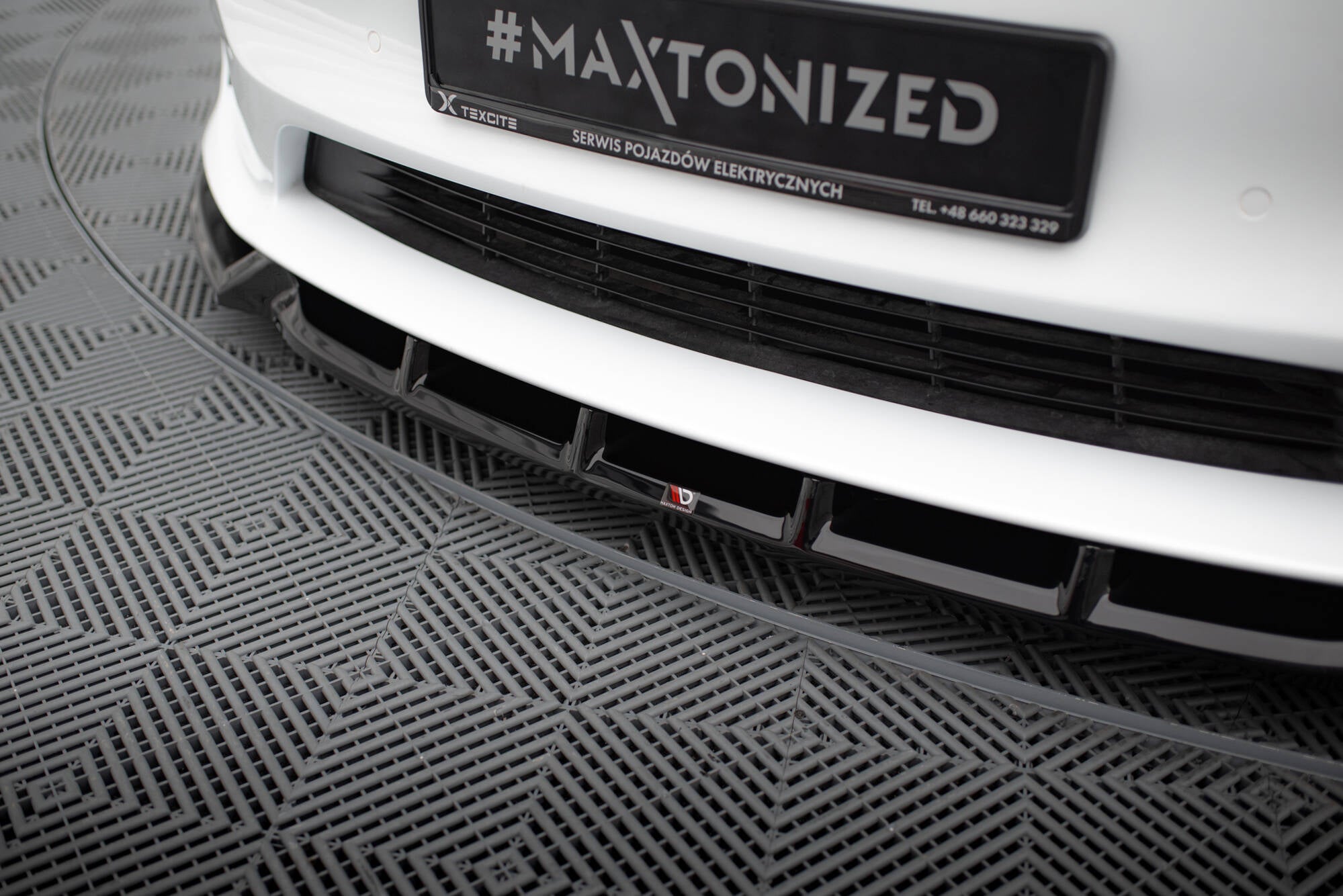Maxton Design Street+ Spoilerlippe Front Ansatz V.1 passend für Tesla Model S Plaid Mk1 Facelift schwarz Hochglanz