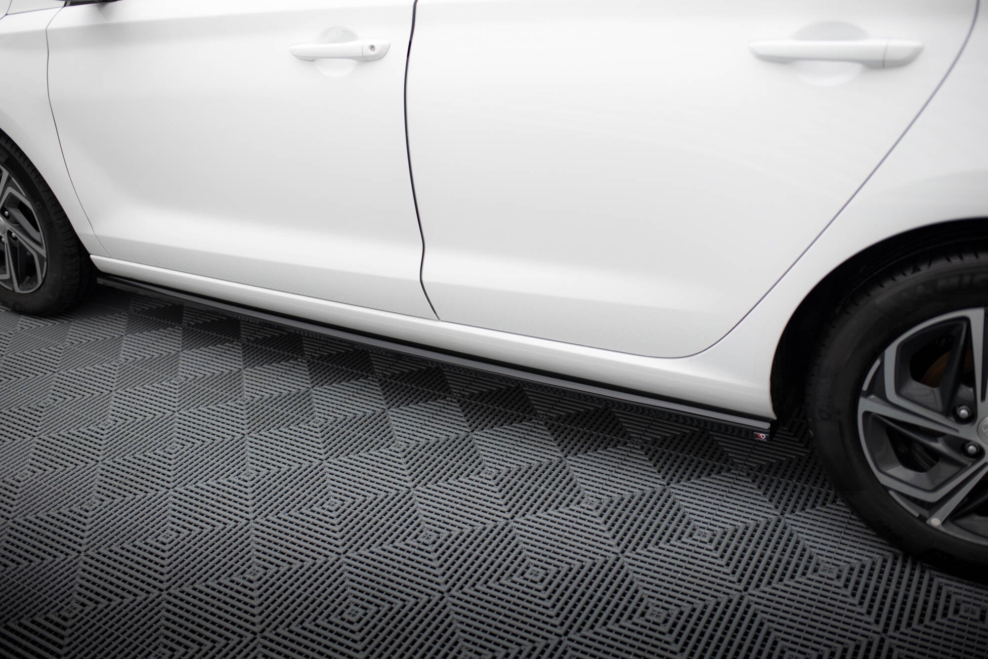 Maxton Design Street+ Seitenschweller Leisten passend für Hyundai I30 N-Line / Standard Hatchback / Fastback Mk3 Facelift schwarz Hochglanz