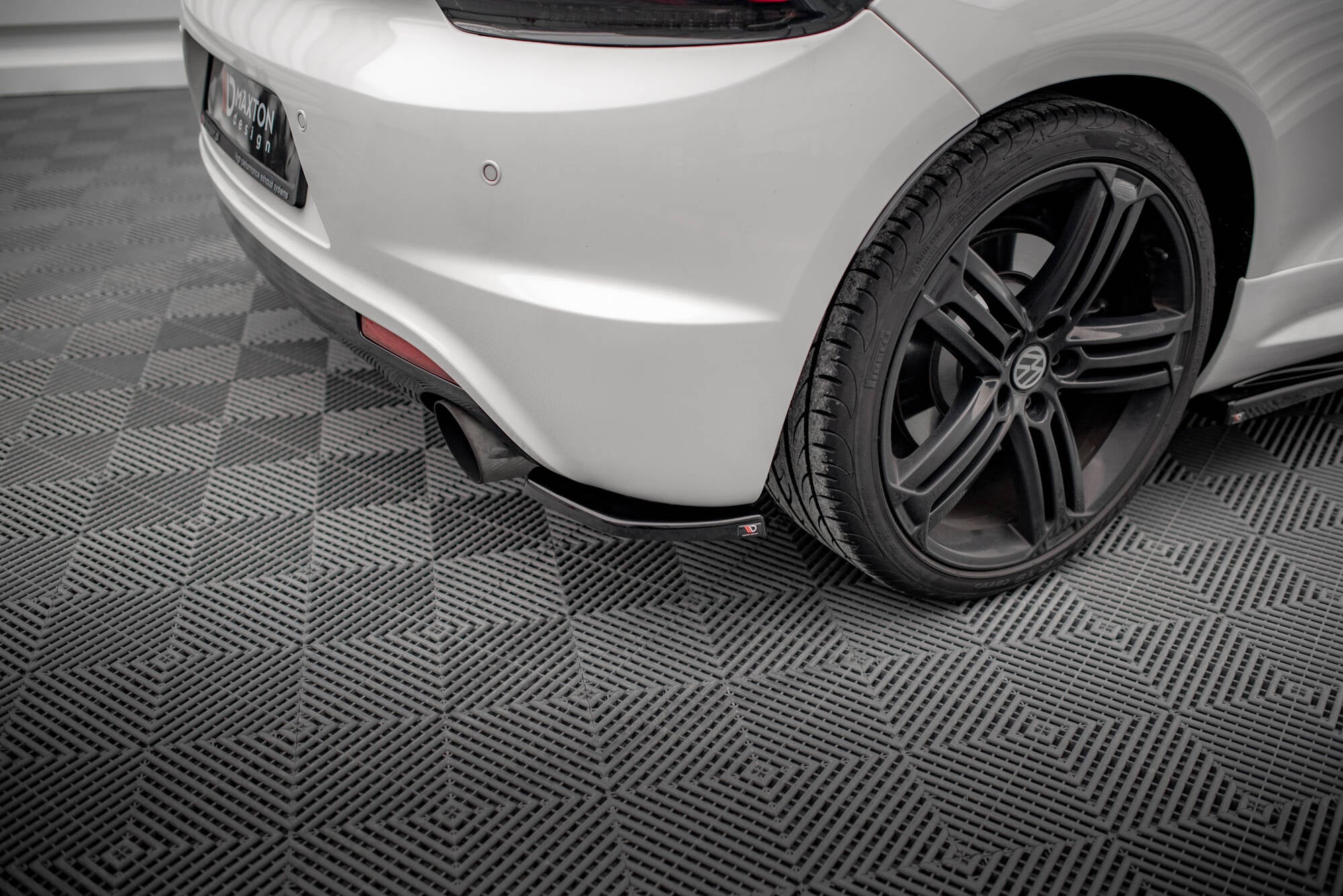 Maxton Design Heck Ansatz Flaps Diffusor V.2 passend für VW Scirocco R Mk3 schwarz Hochglanz