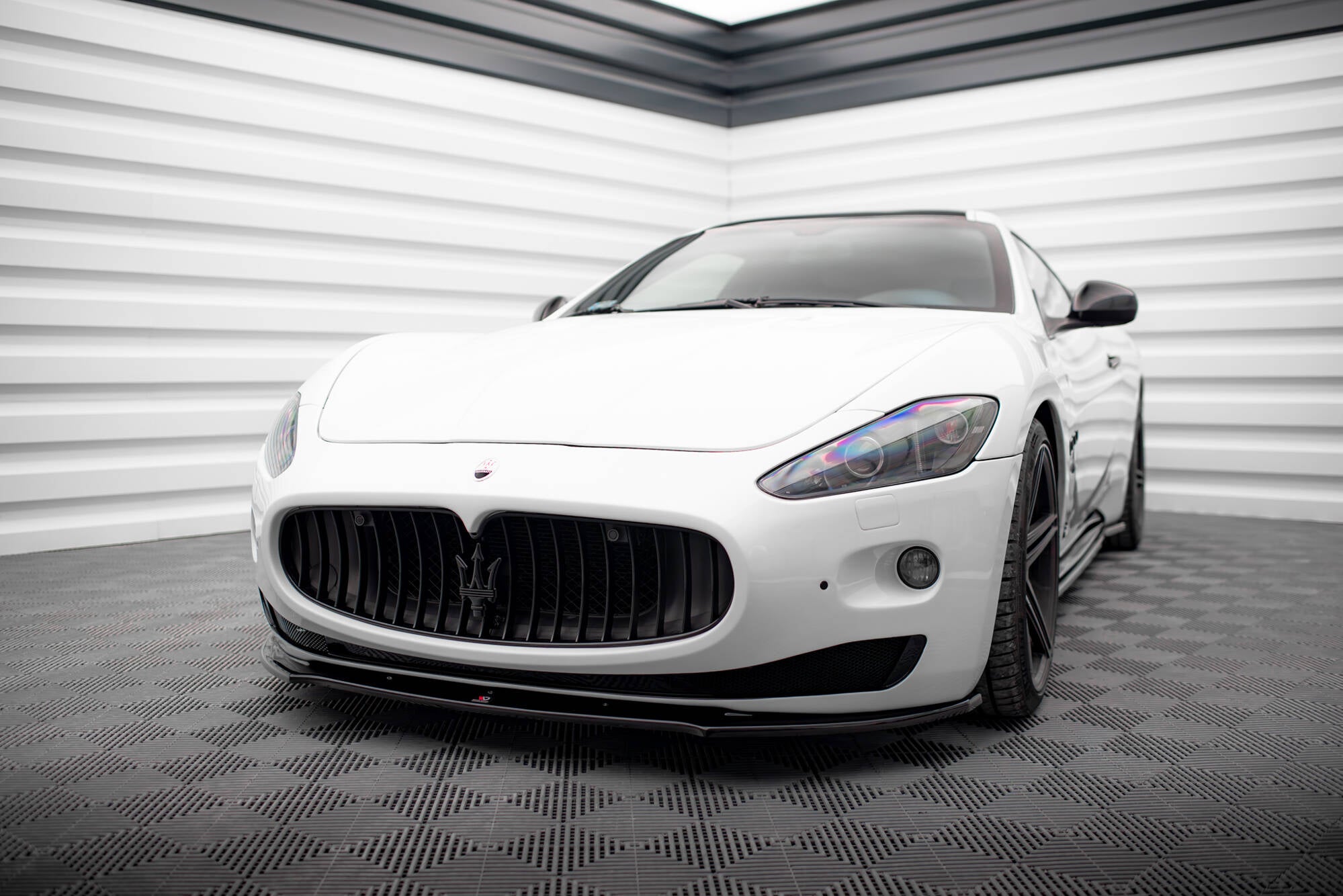 Maxton Design Street+ Spoilerlippe Front Ansatz passend für Maserati Granturismo Mk1 schwarz Hochglanz