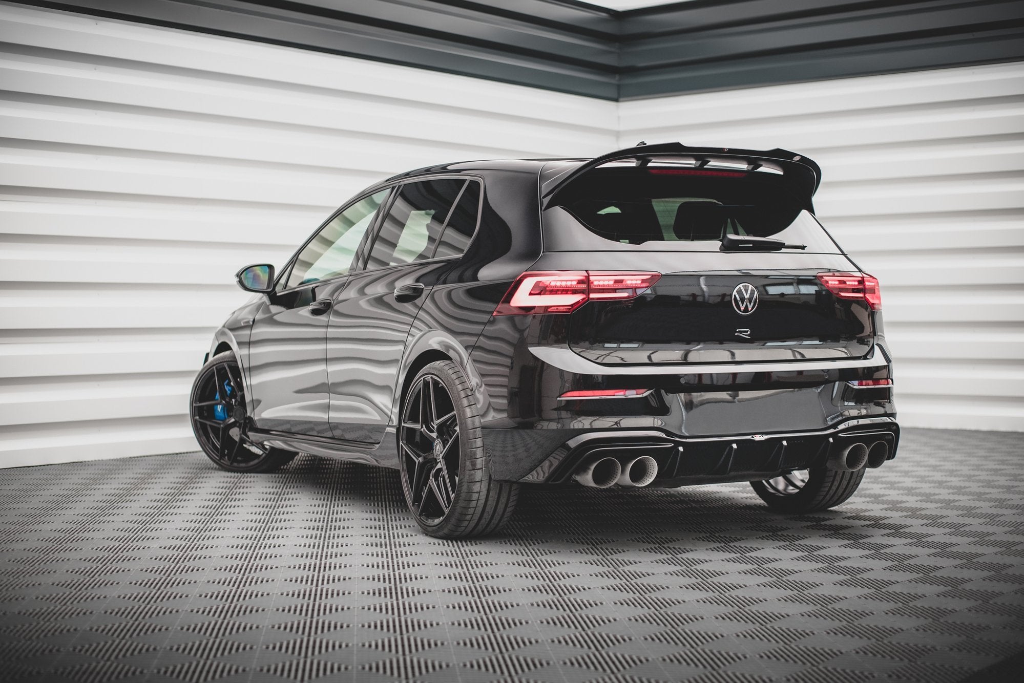 Maxton Design Diffusor Heck Ansatz V.2 passend für VW Golf R Hatchback Mk8 Facelift schwarz Hochglanz